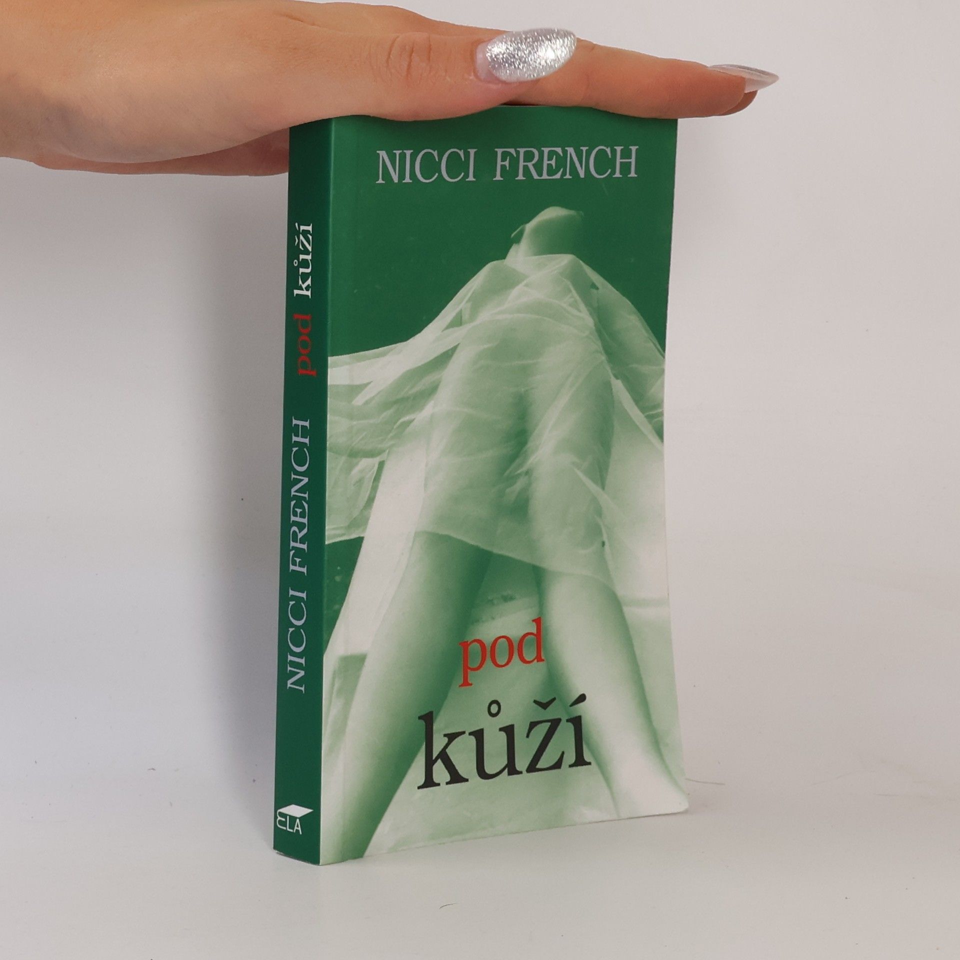Nicci French Pod kůží