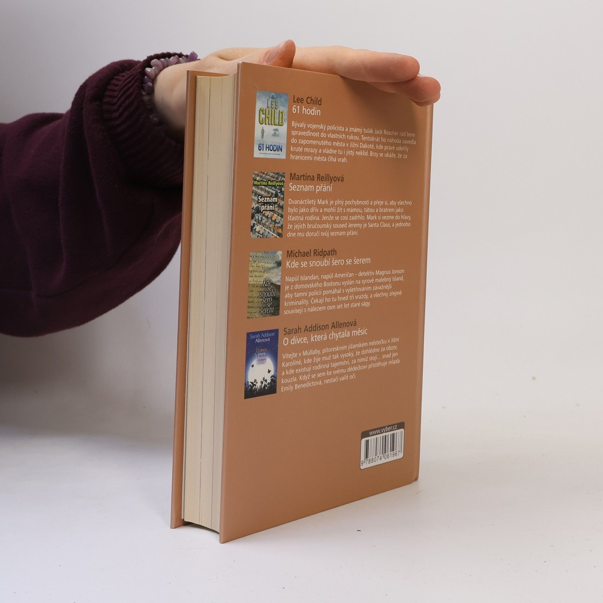 Lee Child 61 hodin. Seznam přání. Kde se snoubí šero se šerem. O dívce, která chytala měsíc.