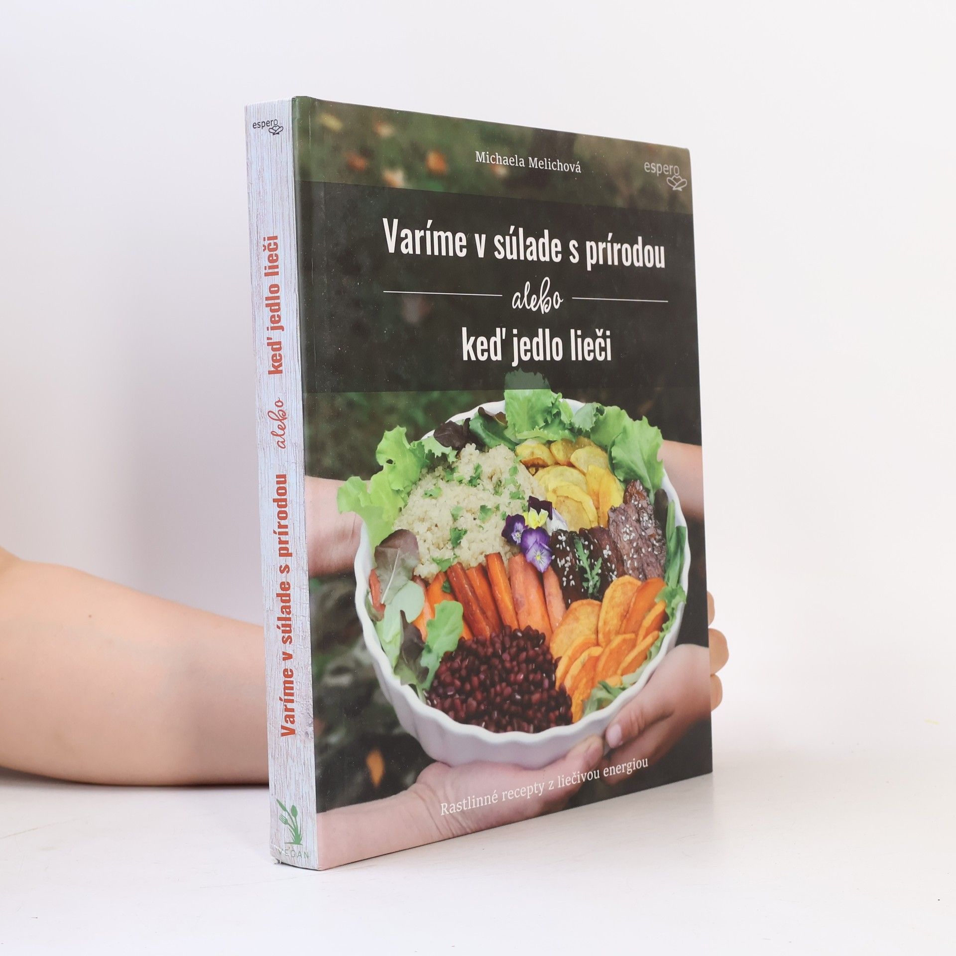 Michaela Melichová Varíme v súlade s prírodou, alebo keď jedlo lieči