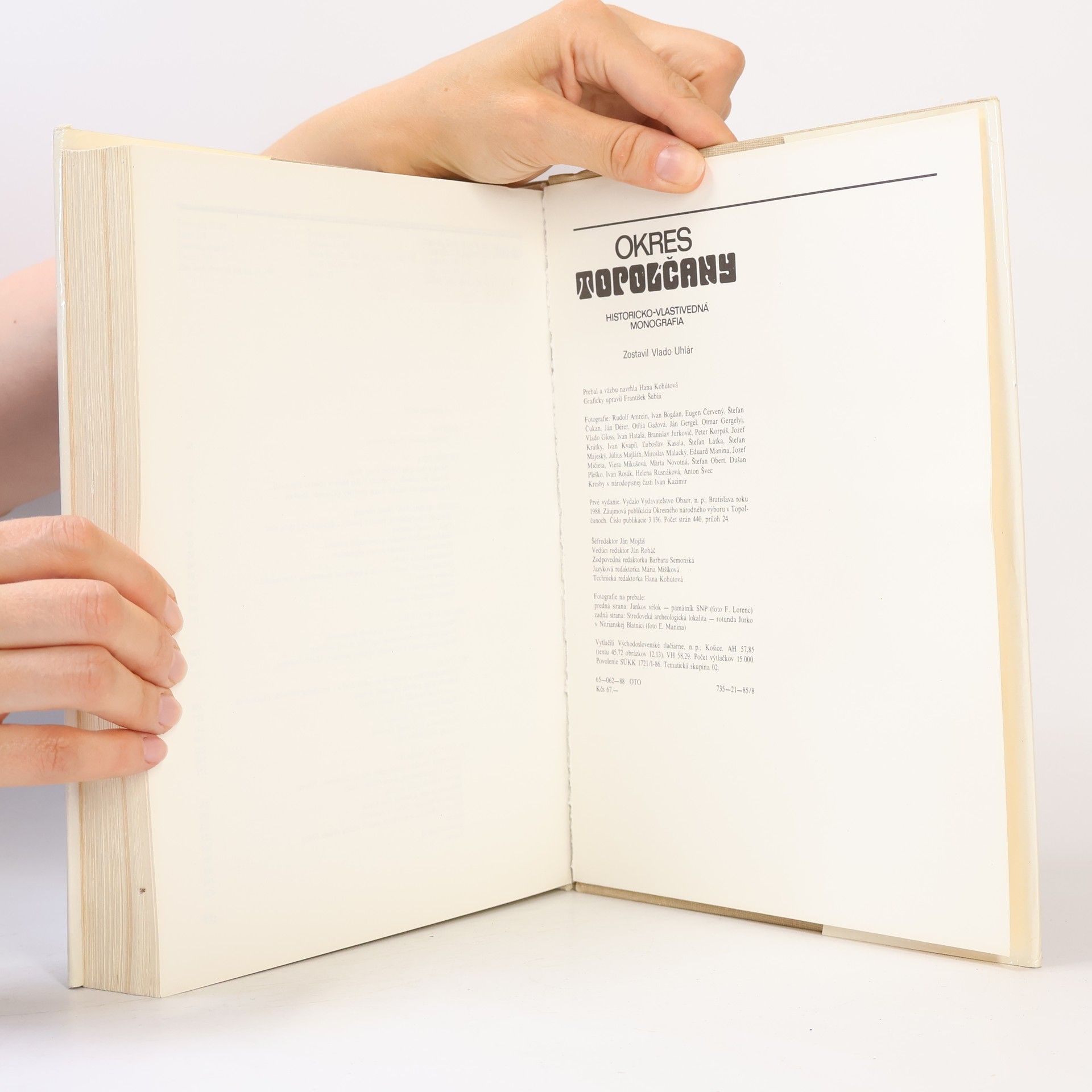 Vlado Uhlár Okres Topoĺčany. Historicko-vlastivedná monografia