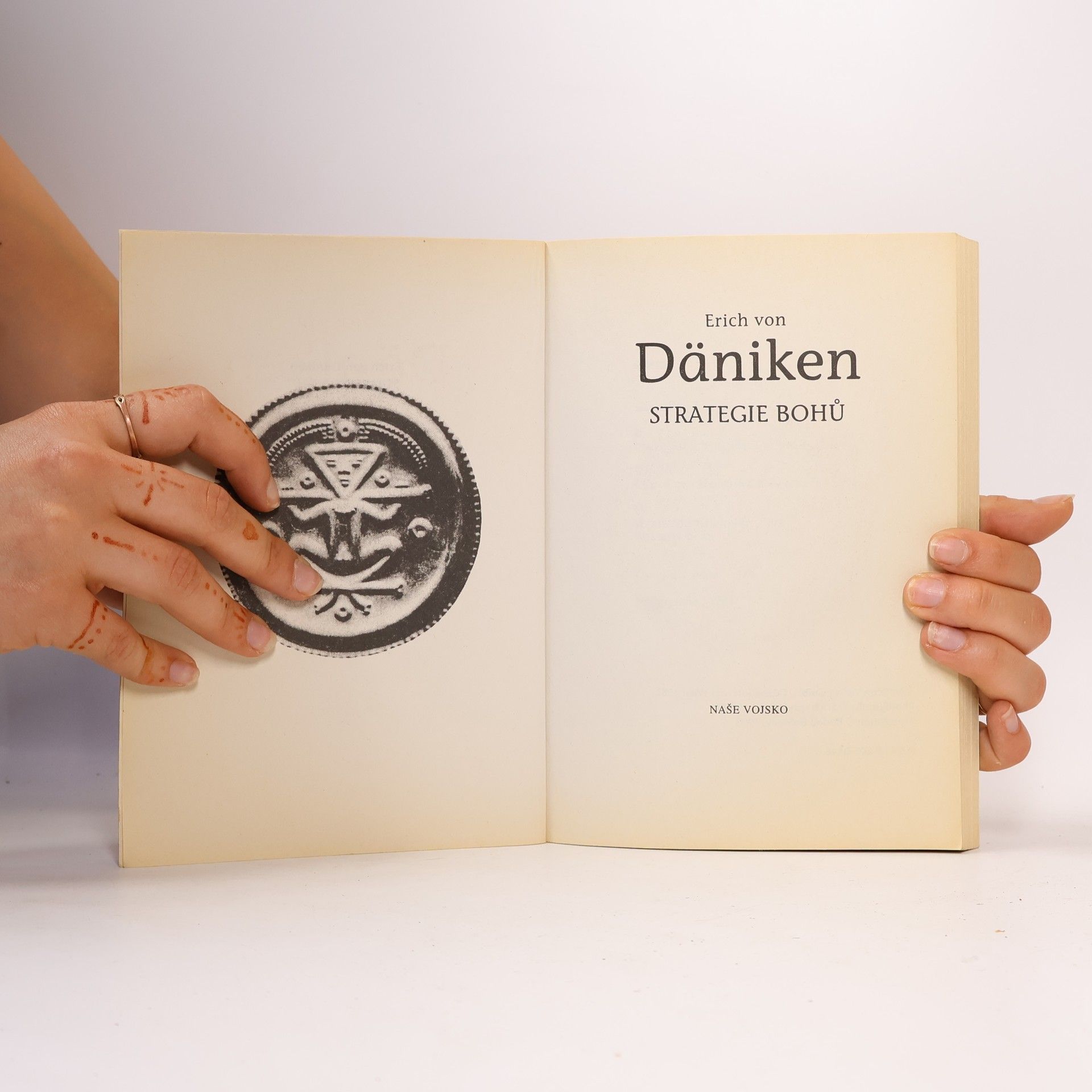 Erich von Däniken Strategie bohů