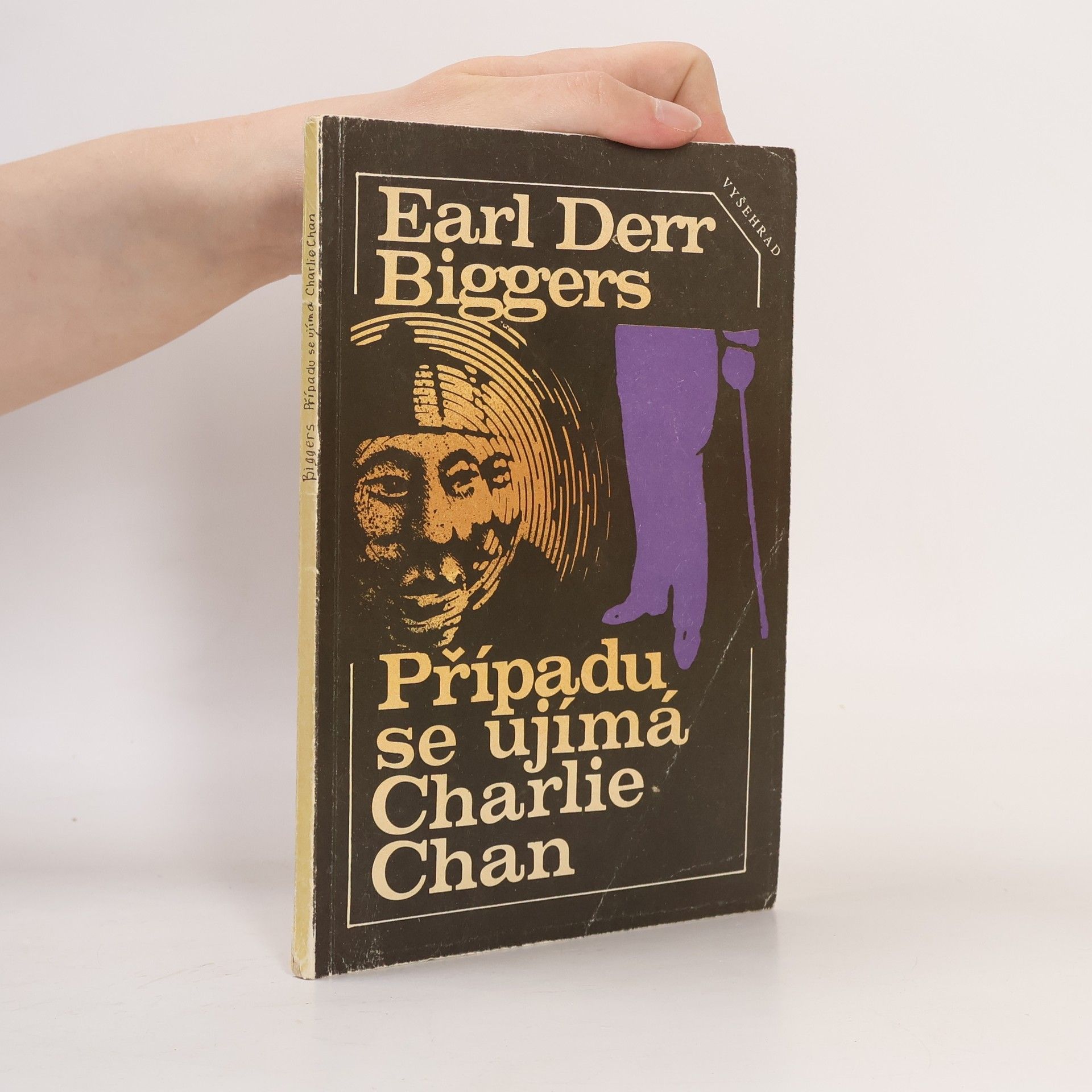 Earl Derr Biggers Případu se ujímá Charlie Chan