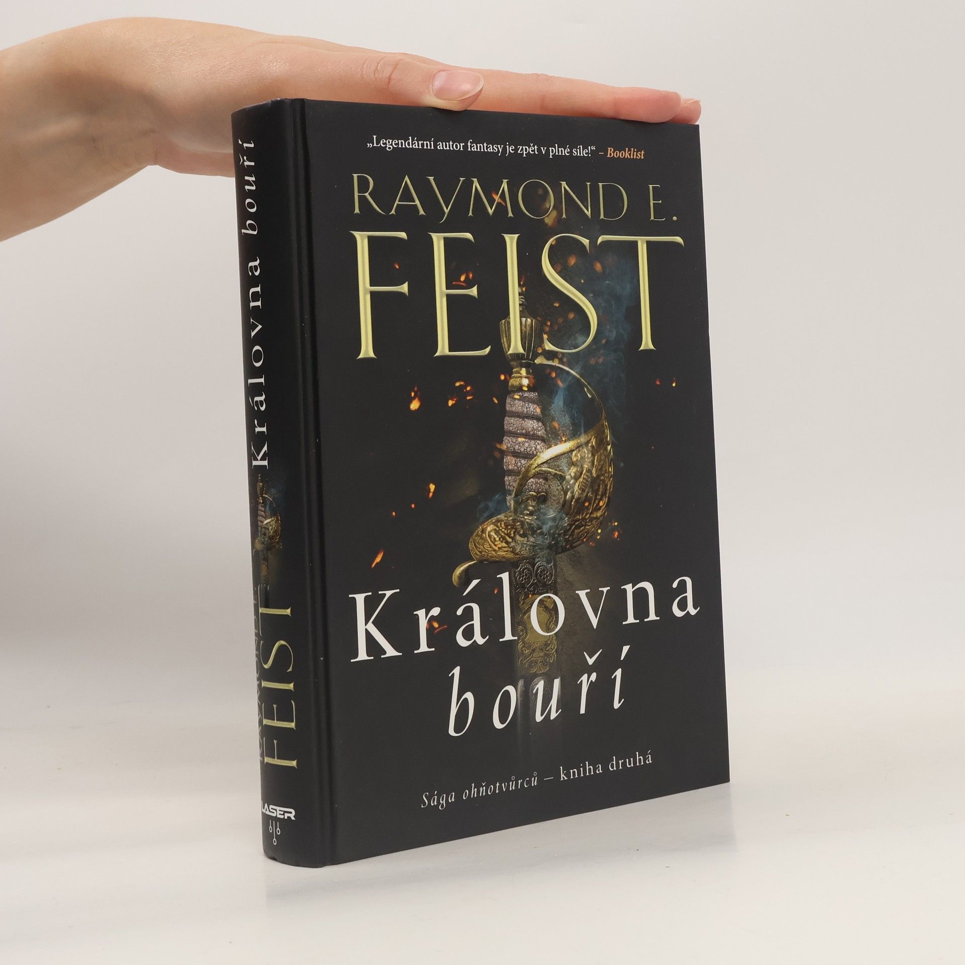 Raymond E. Feist Královna bouří