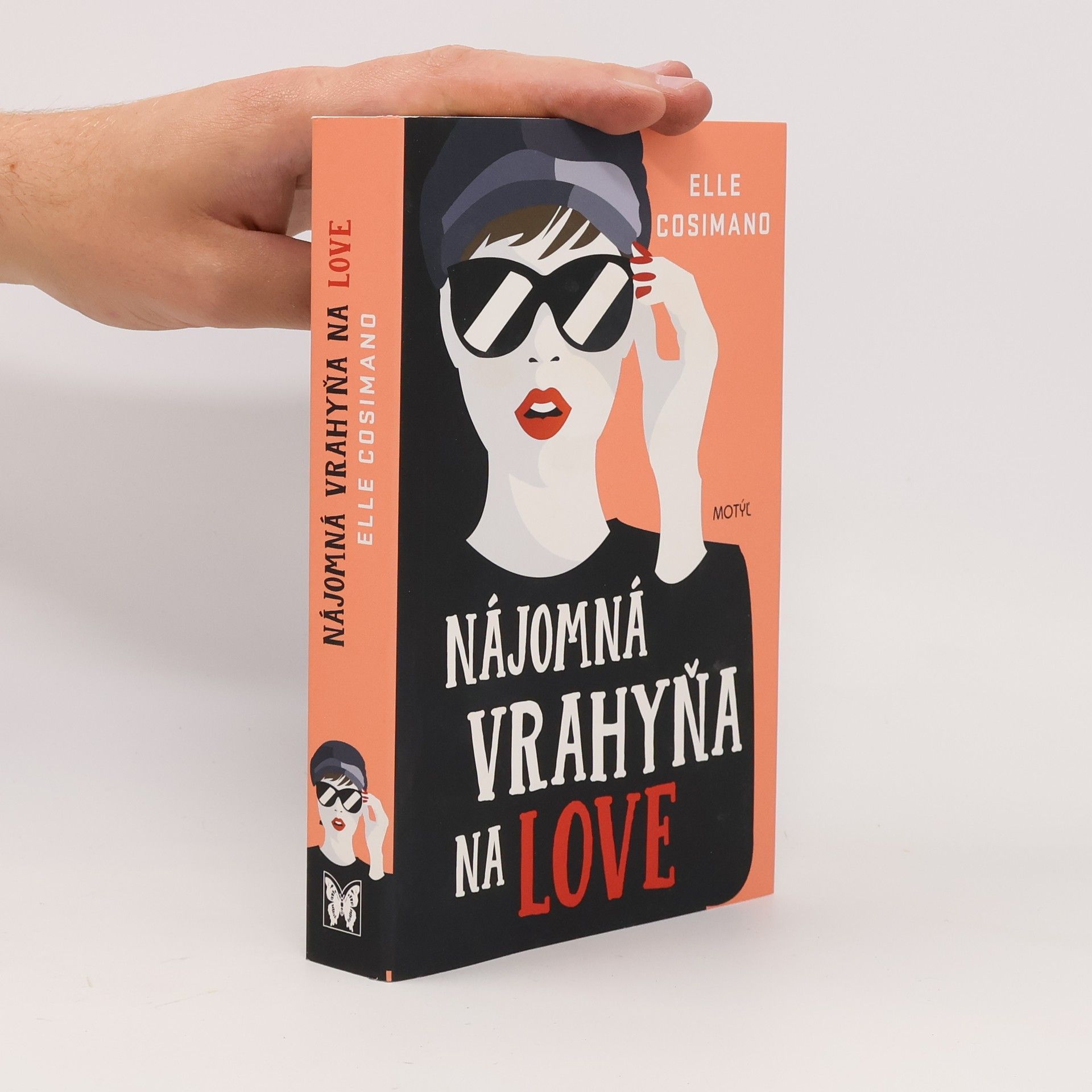 Elle Cosimano Nájomná vrahyňa na love
