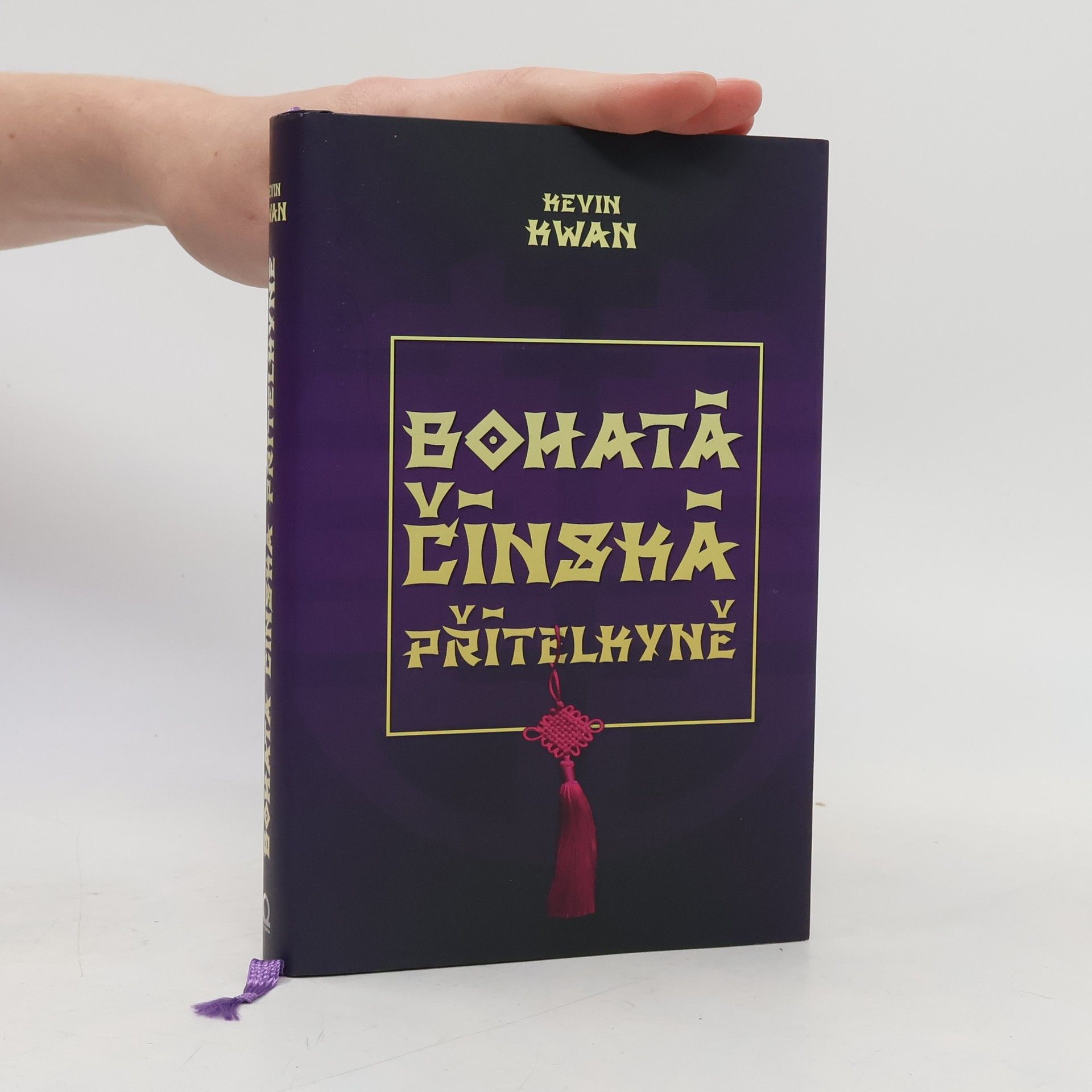 Kevin Kwan Bohatá čínská přítelkyně. Šíleně bohatí Asiati 2
