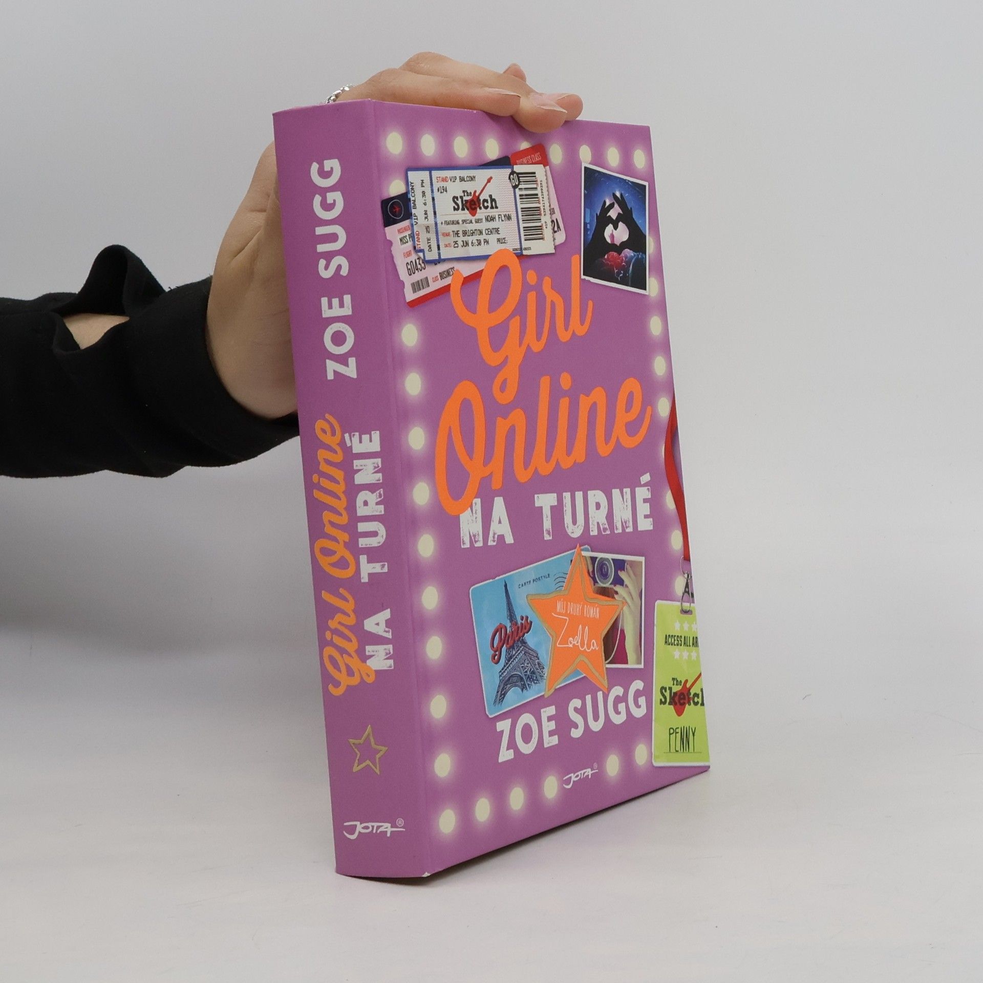 Zoe Sugg Girl Online na turné