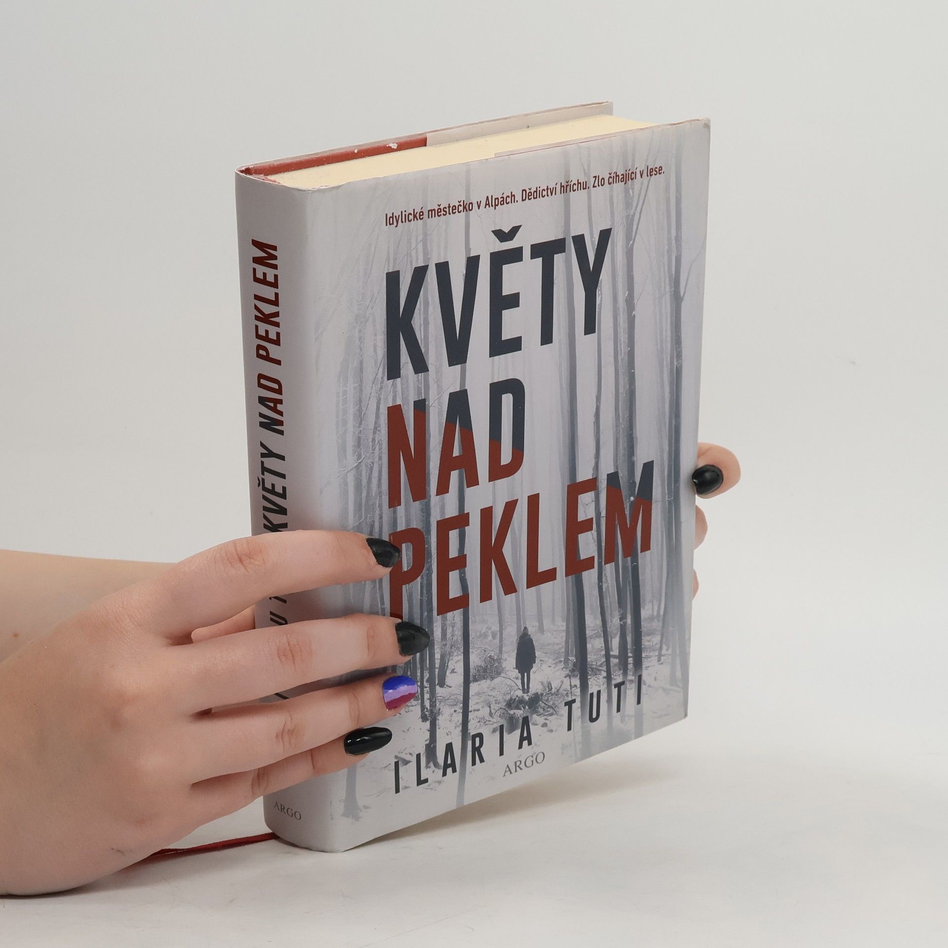 Ilaria Tuti Květy nad peklem