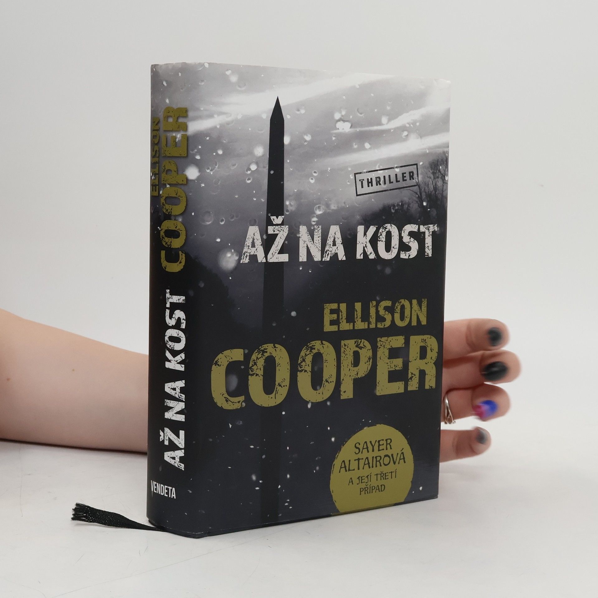 Ellison Cooper Až na kost