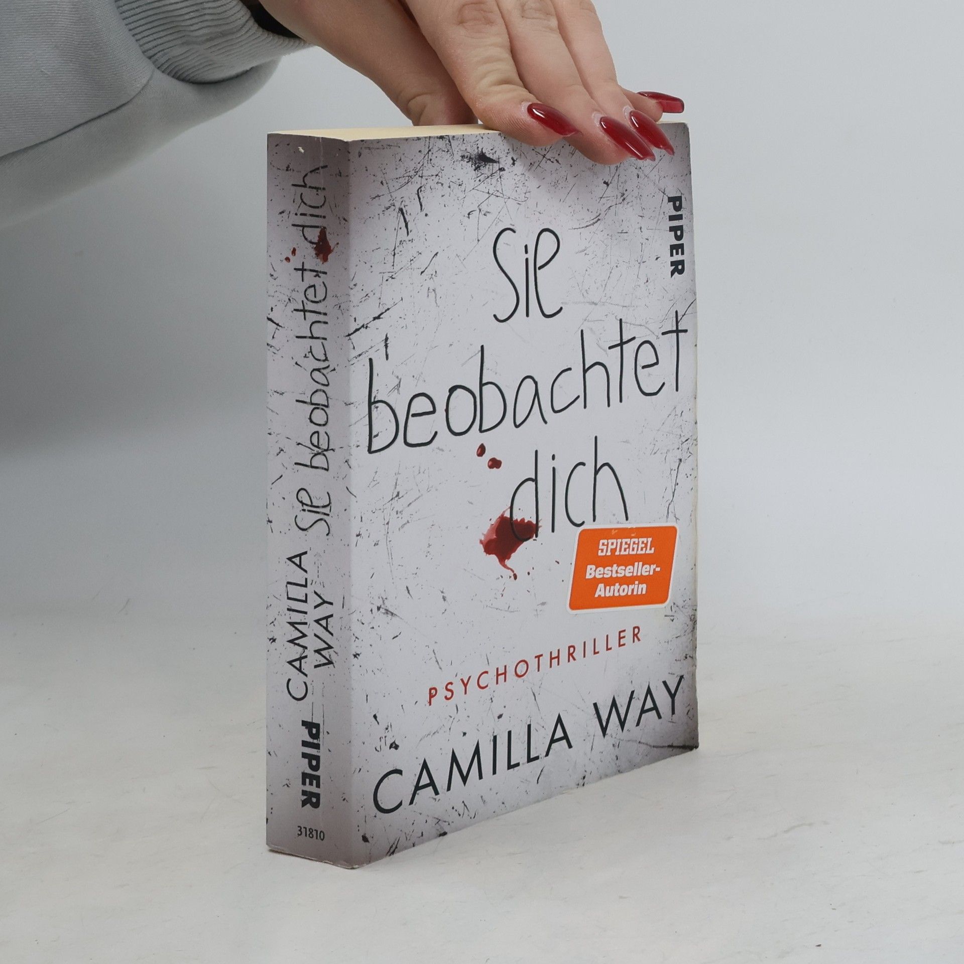 Camilla Way Sie beobachtet dich