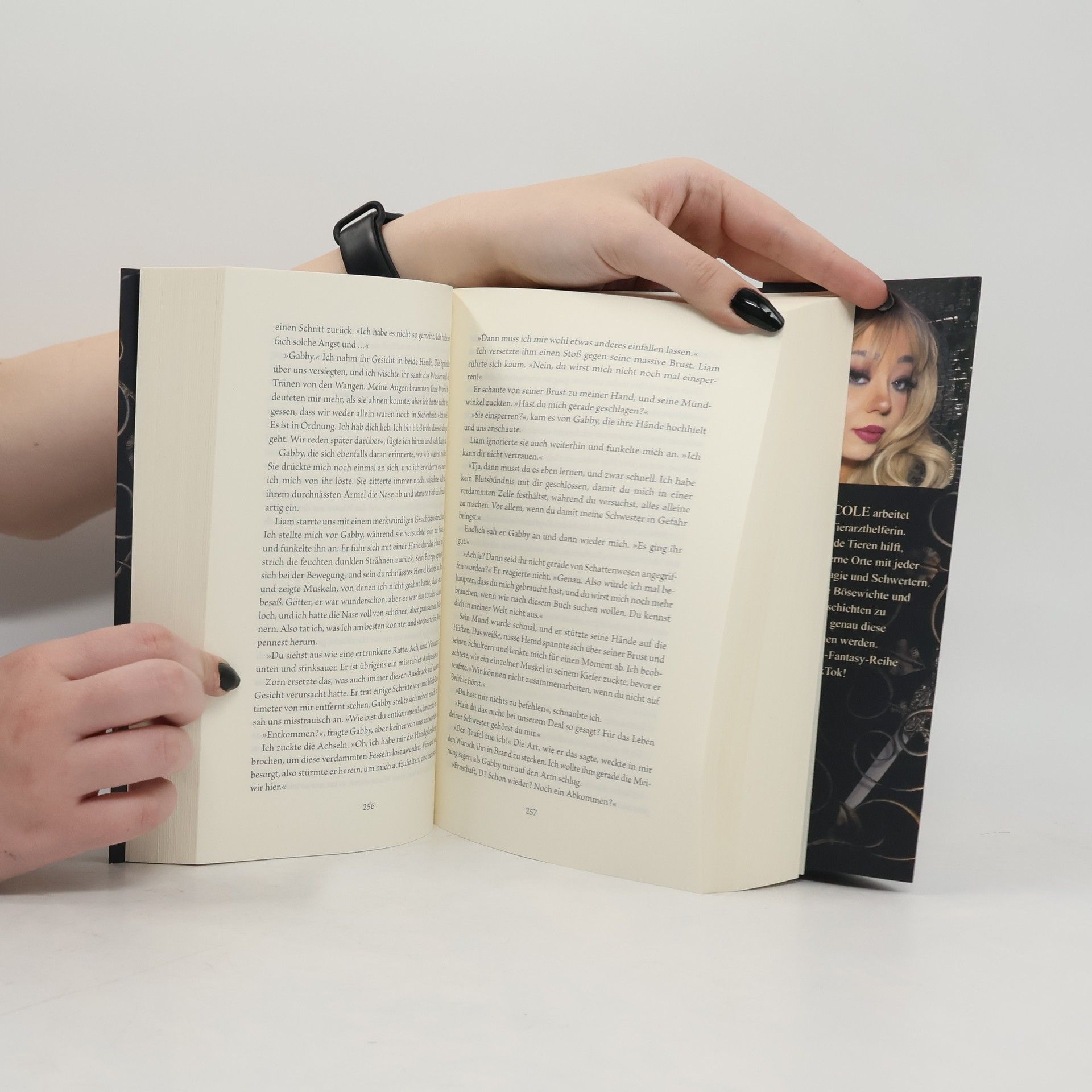 Amber V. Nicole The Book of Azrael