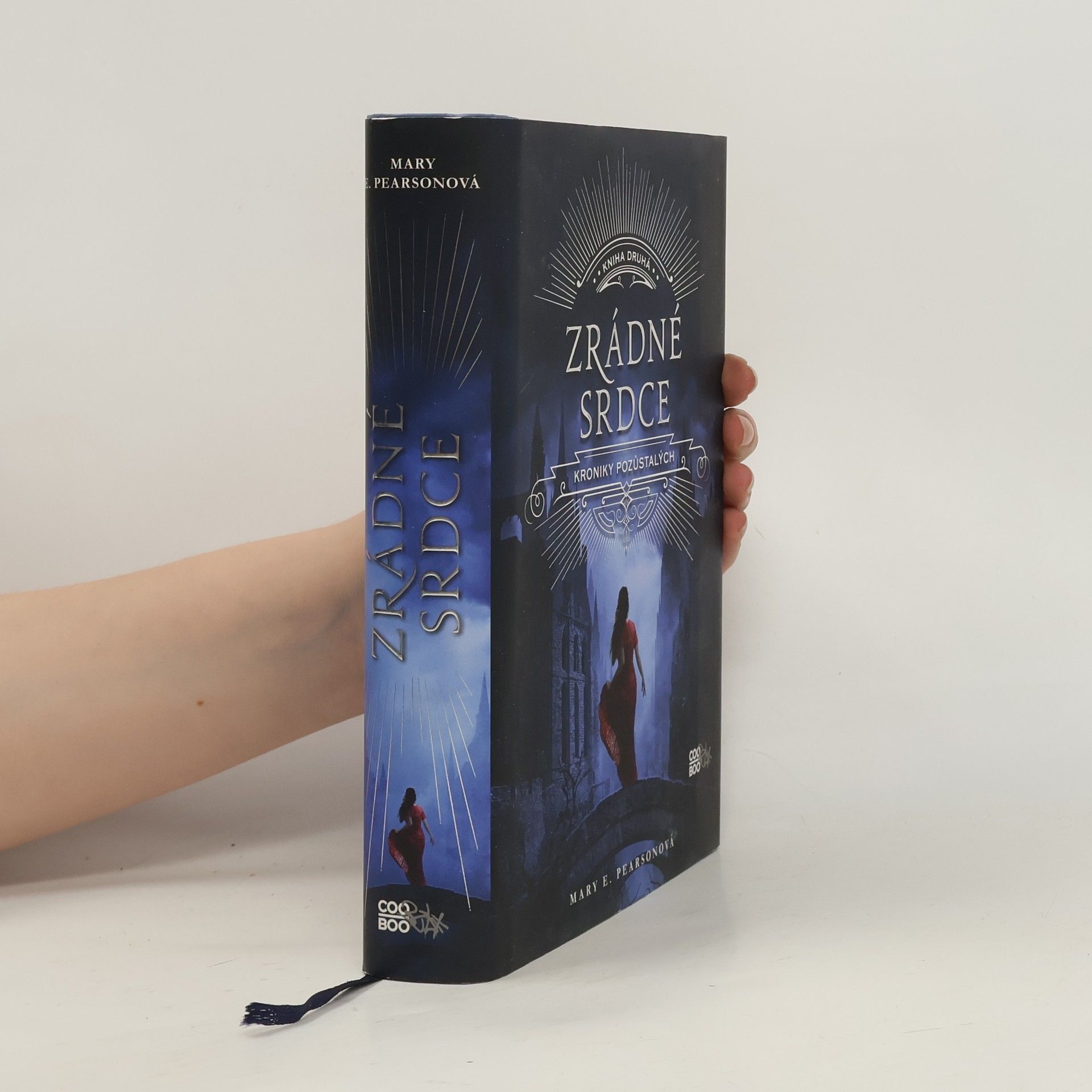 Mary E. Pearson Zrádné srdce. Kroniky pozůstalých. Kniha druhá