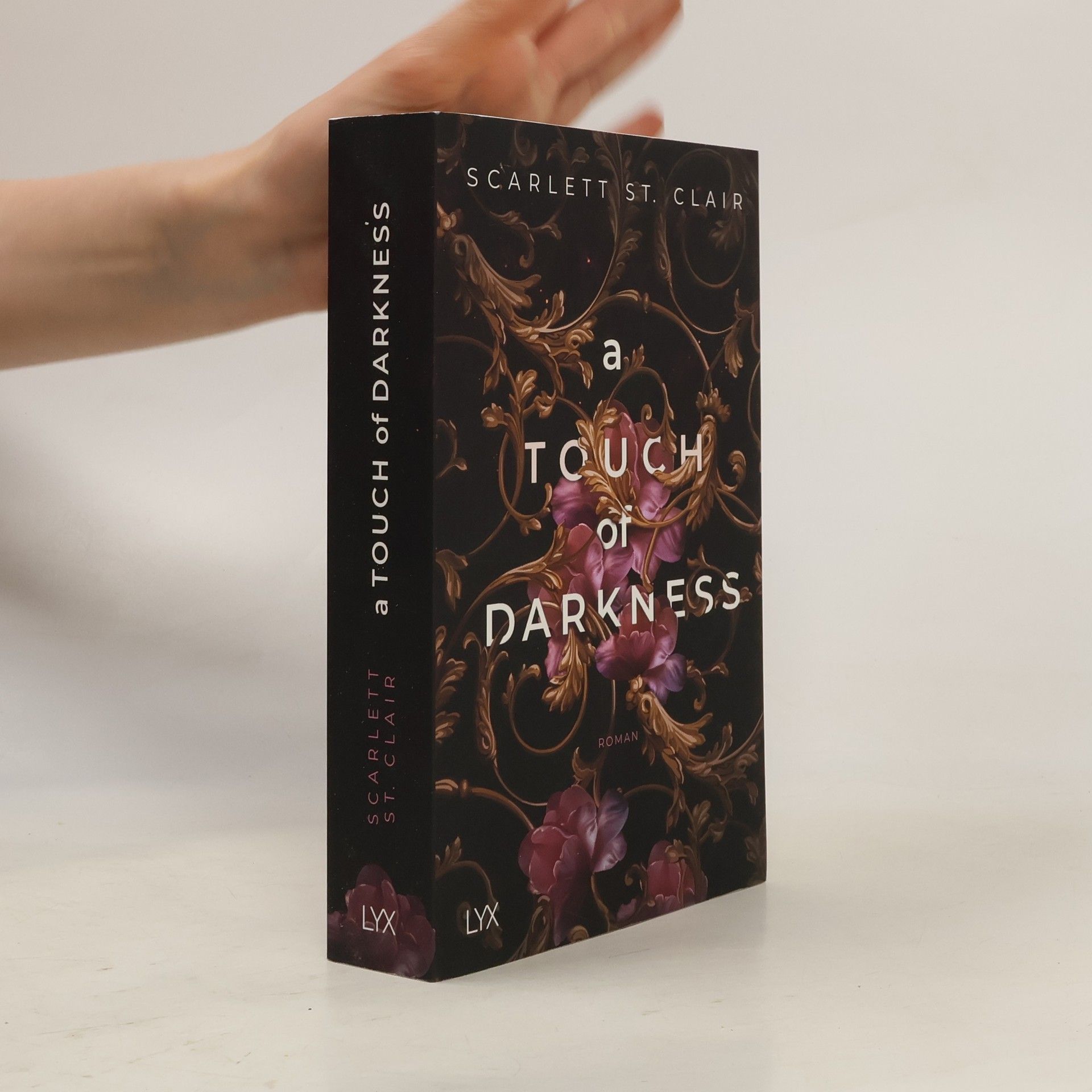 Scarlett St. Clair A Touch of Darkness