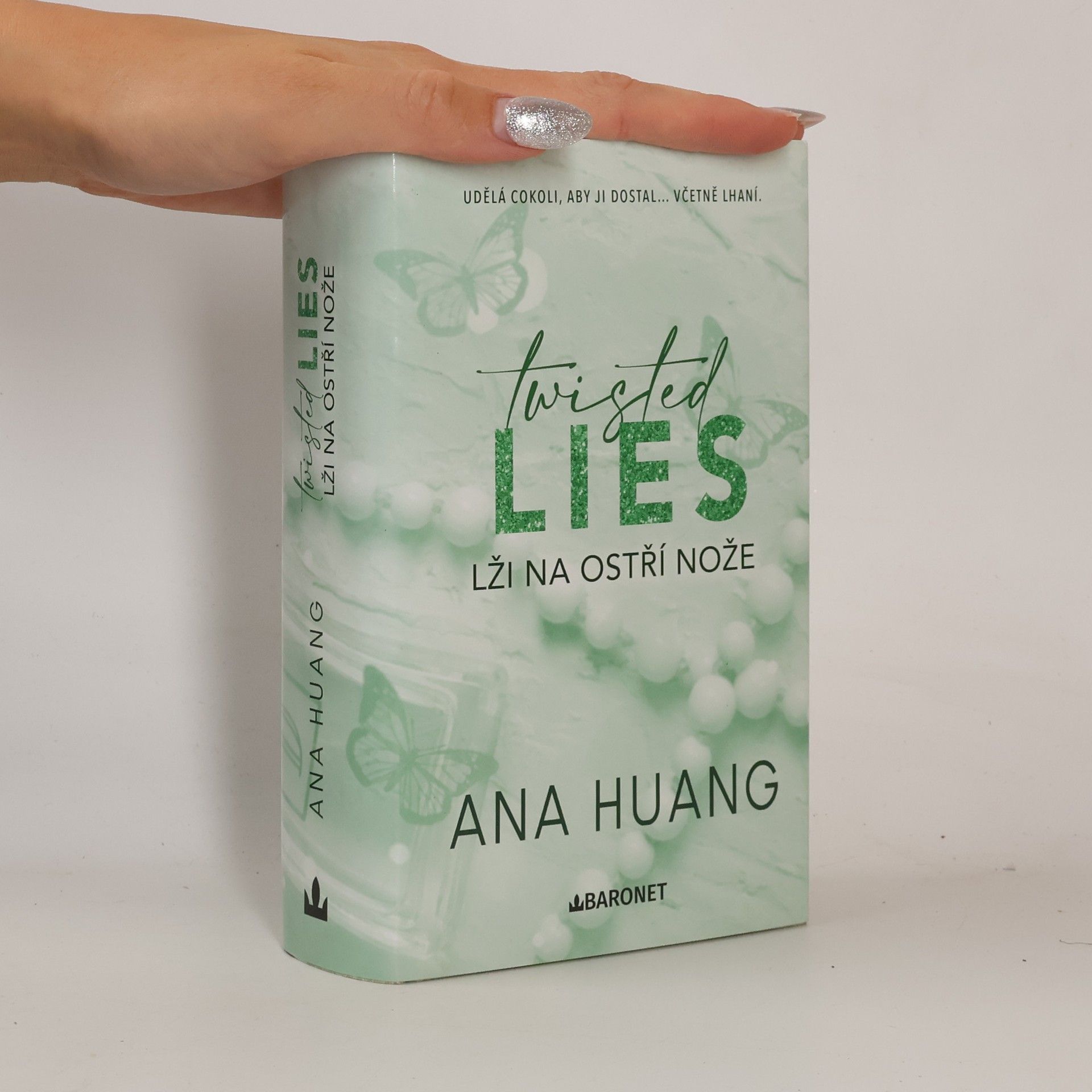 Ana Huang Twisted Lies. Lži na ostří nože
