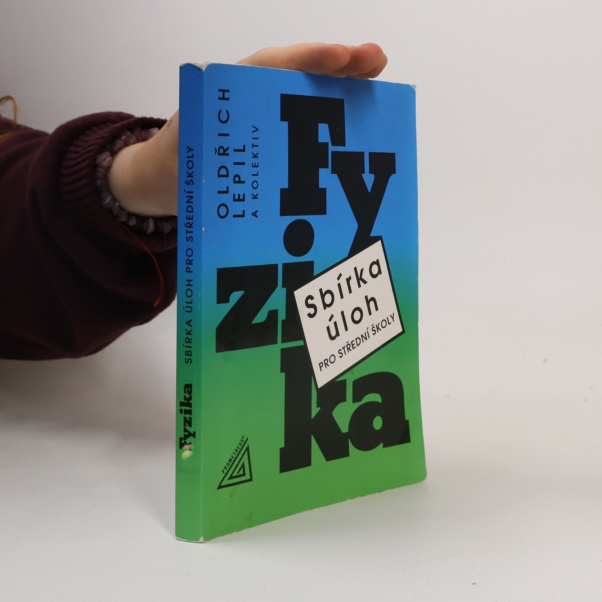 Oldřich Lepil Fyzika. Sbírka úloh pro střední školy
