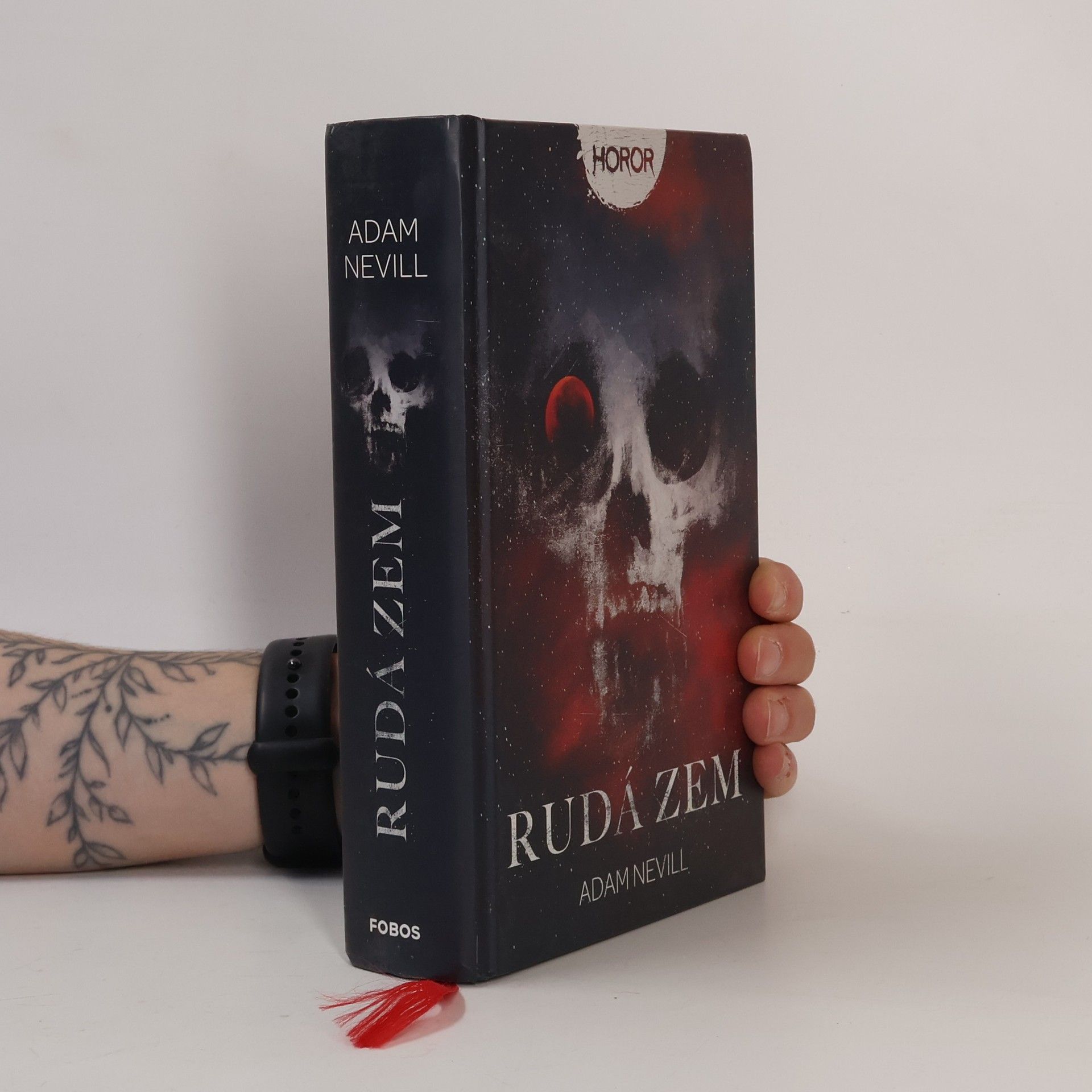 Adam Nevill Rudá zem