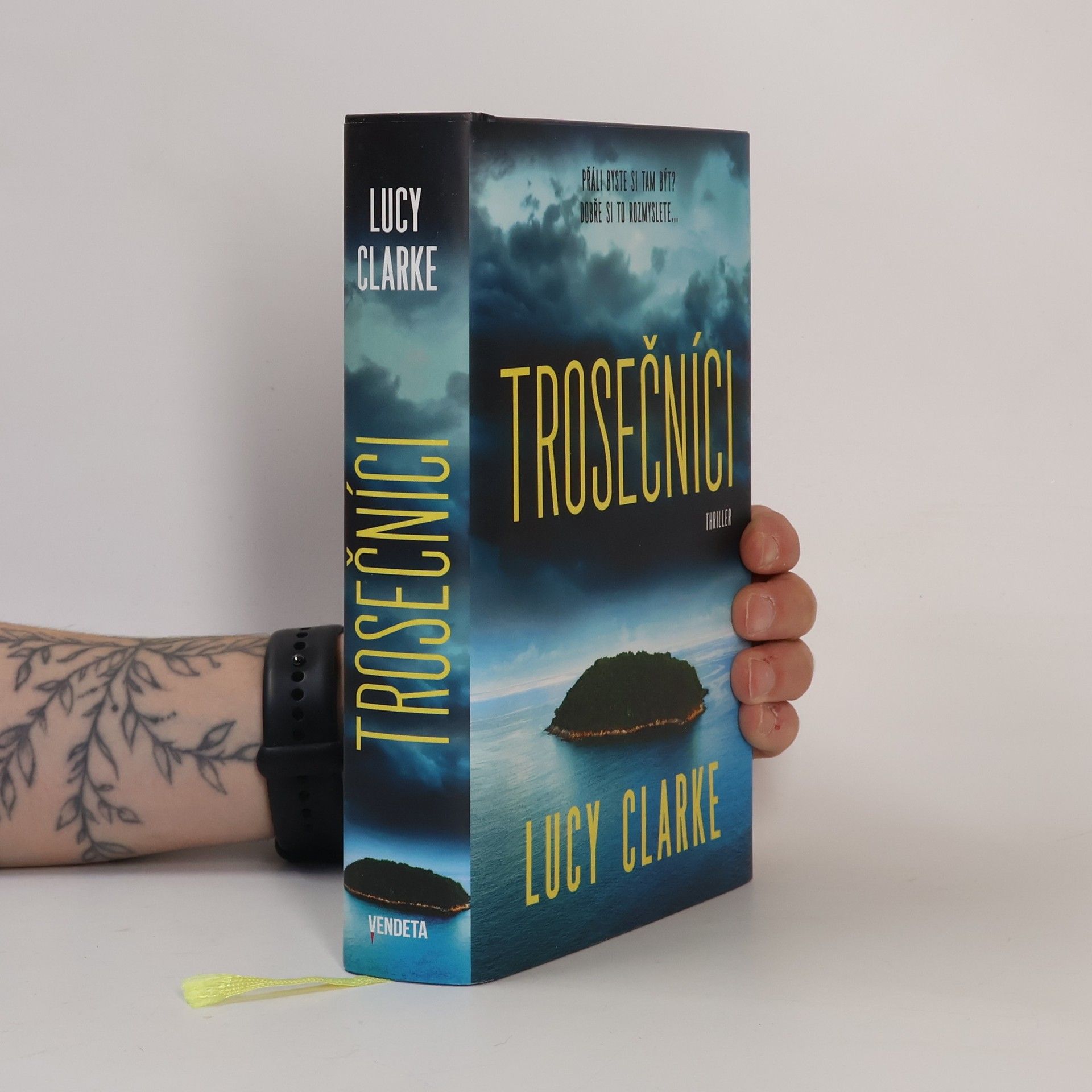 Lucy Clarke Trosečníci