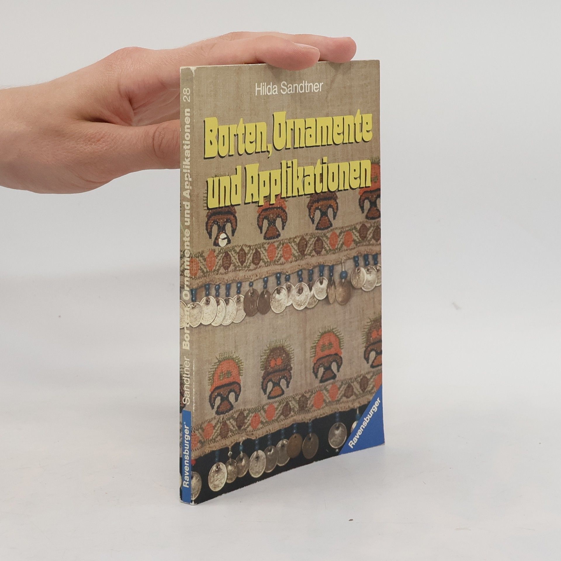 Borten, Ornamente und Applikationen