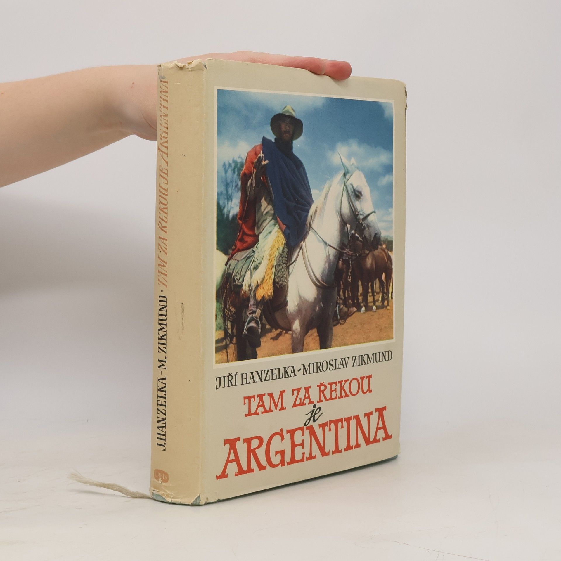 Jiří Hanzelka Tam za řekou je Argentina