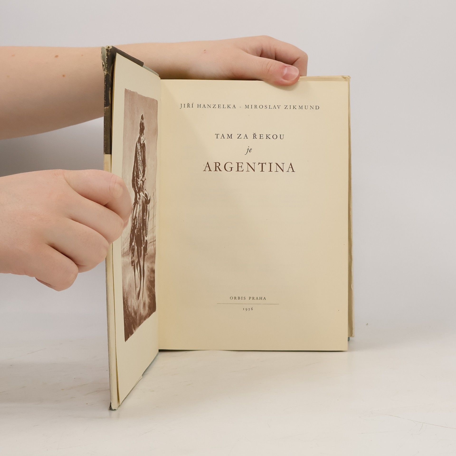 Jiří Hanzelka Tam za řekou je Argentina