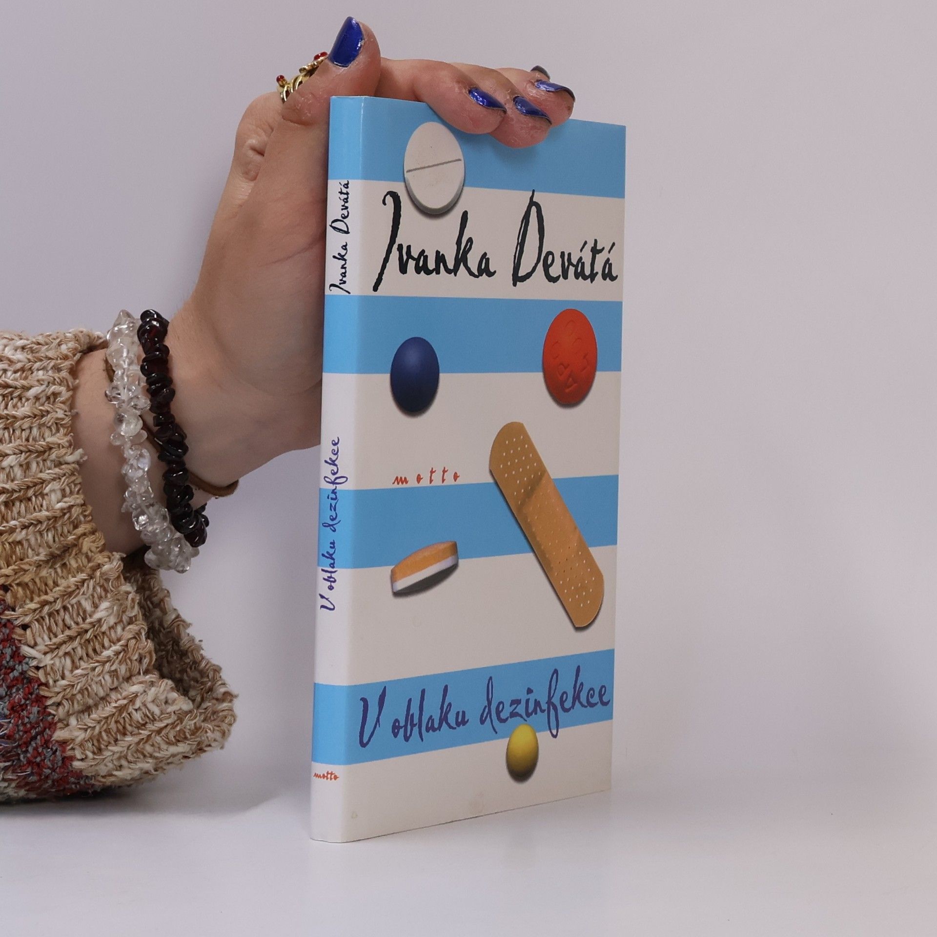 Ivanka Devátá V oblaku dezinfekce