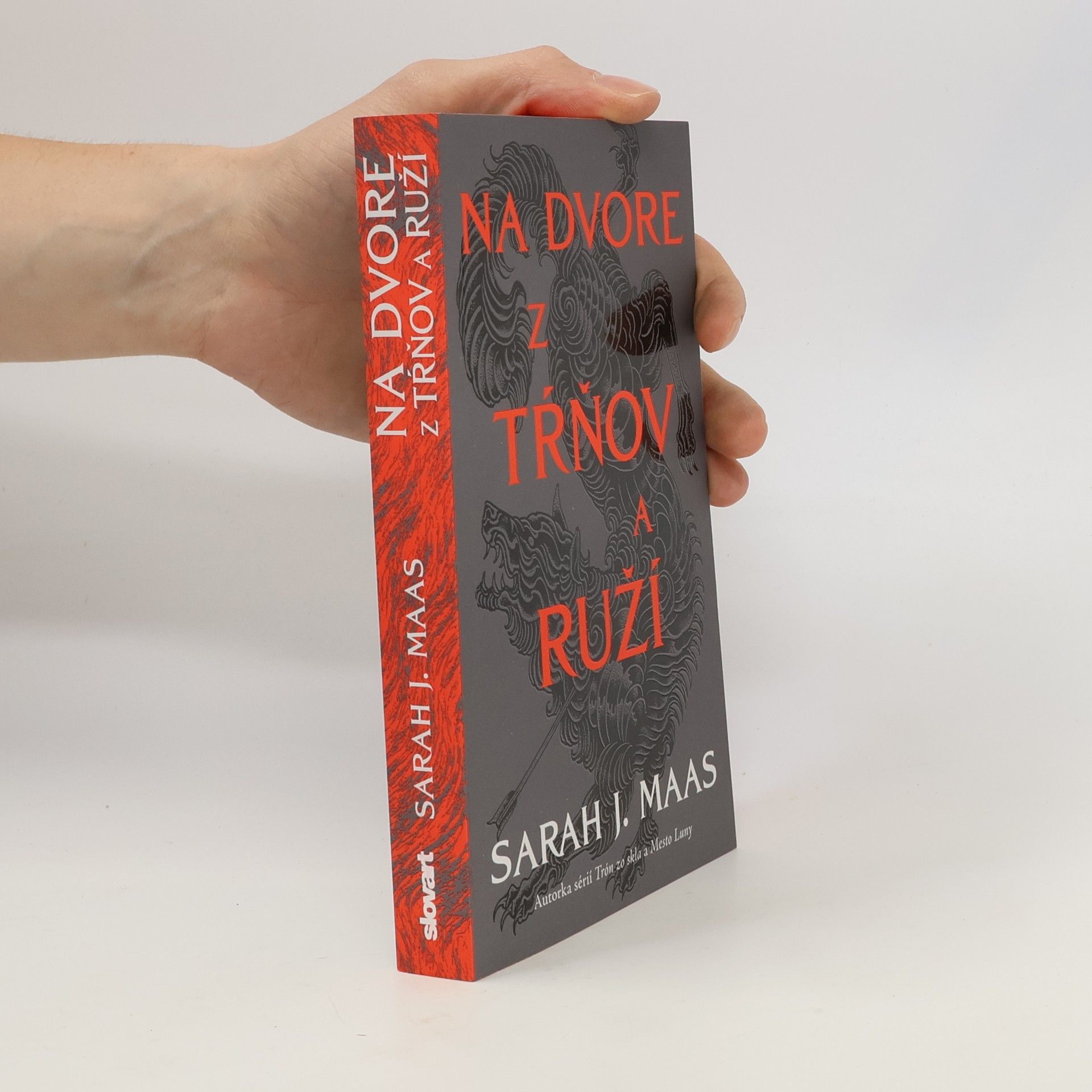 Sarah J. Maas Na dvore z tŕňov a ruží
