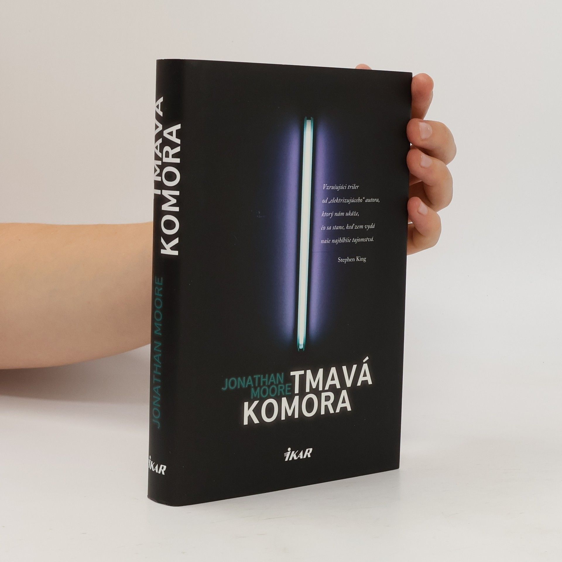 Jonathan Moore Tmavá komora