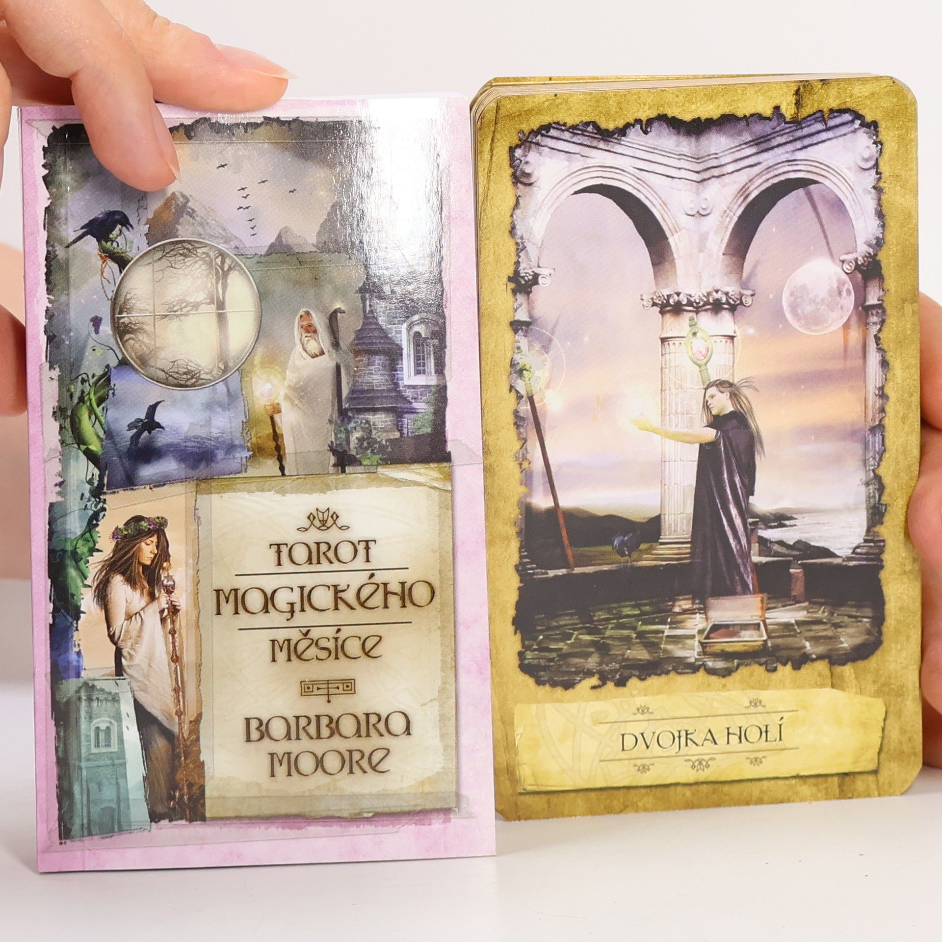 Barbara Moore Tarot magického měsíce