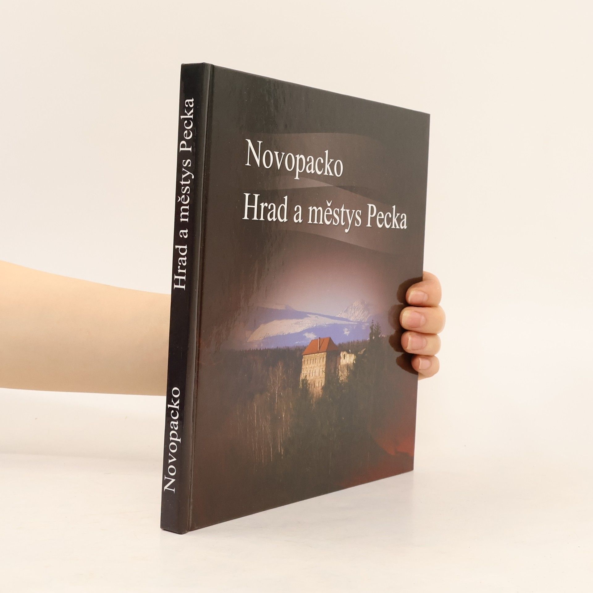 Petra Sekotová Novopacko : hrad a městys Pecka