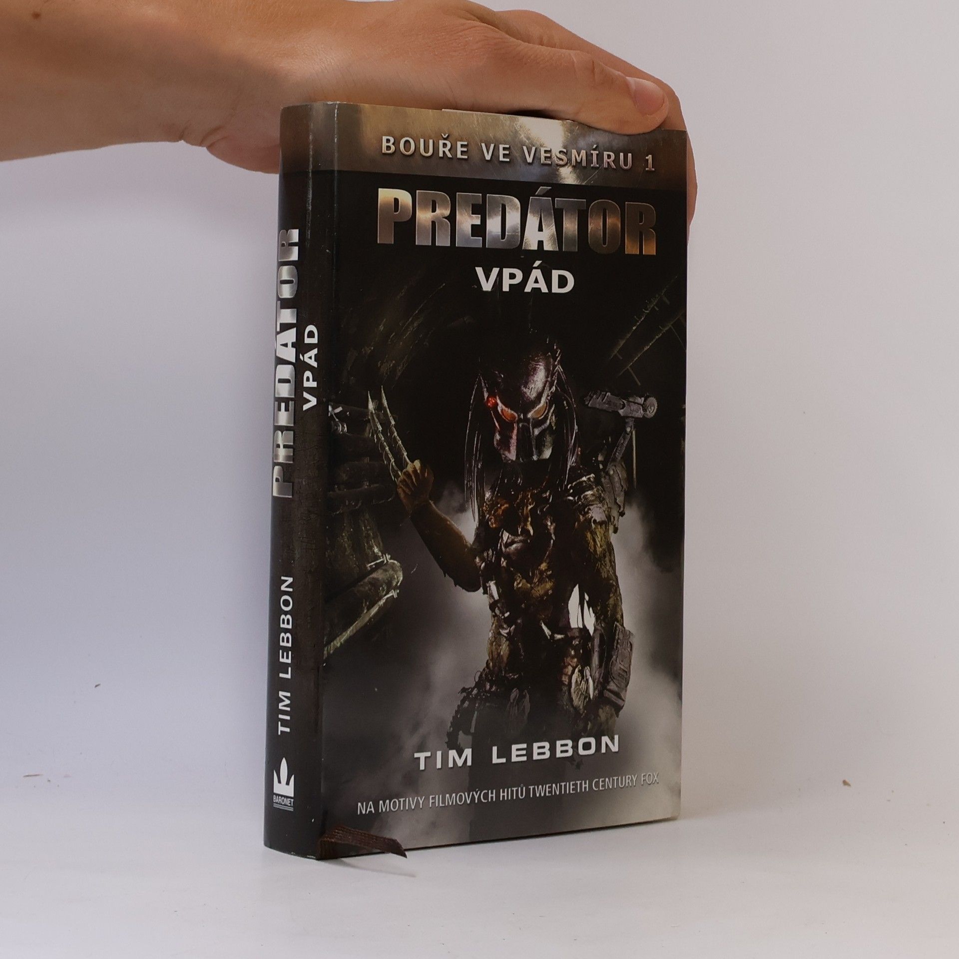 Tim Lebbon Bouře ve vesmíru. 1, Predátor - Vpád
