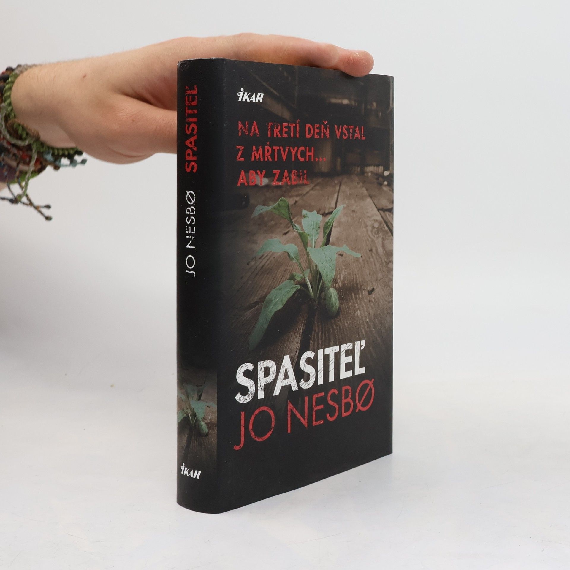 Jo Nesbø Spasitel'
