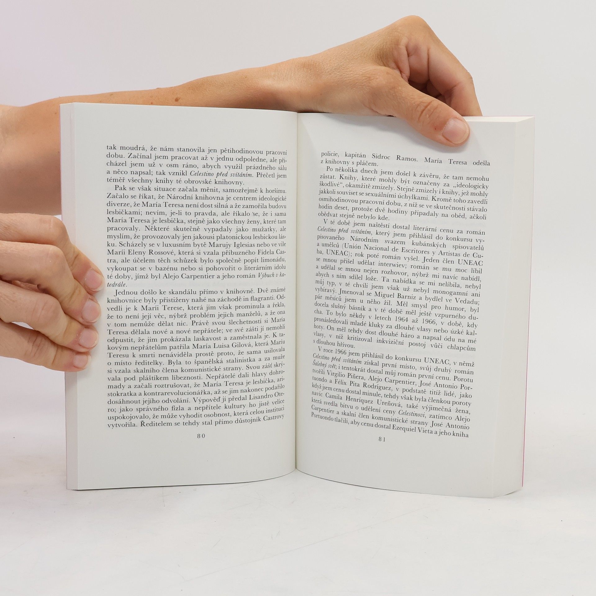 Reinaldo Arenas Fuentes Než se setmí : autobiografie
