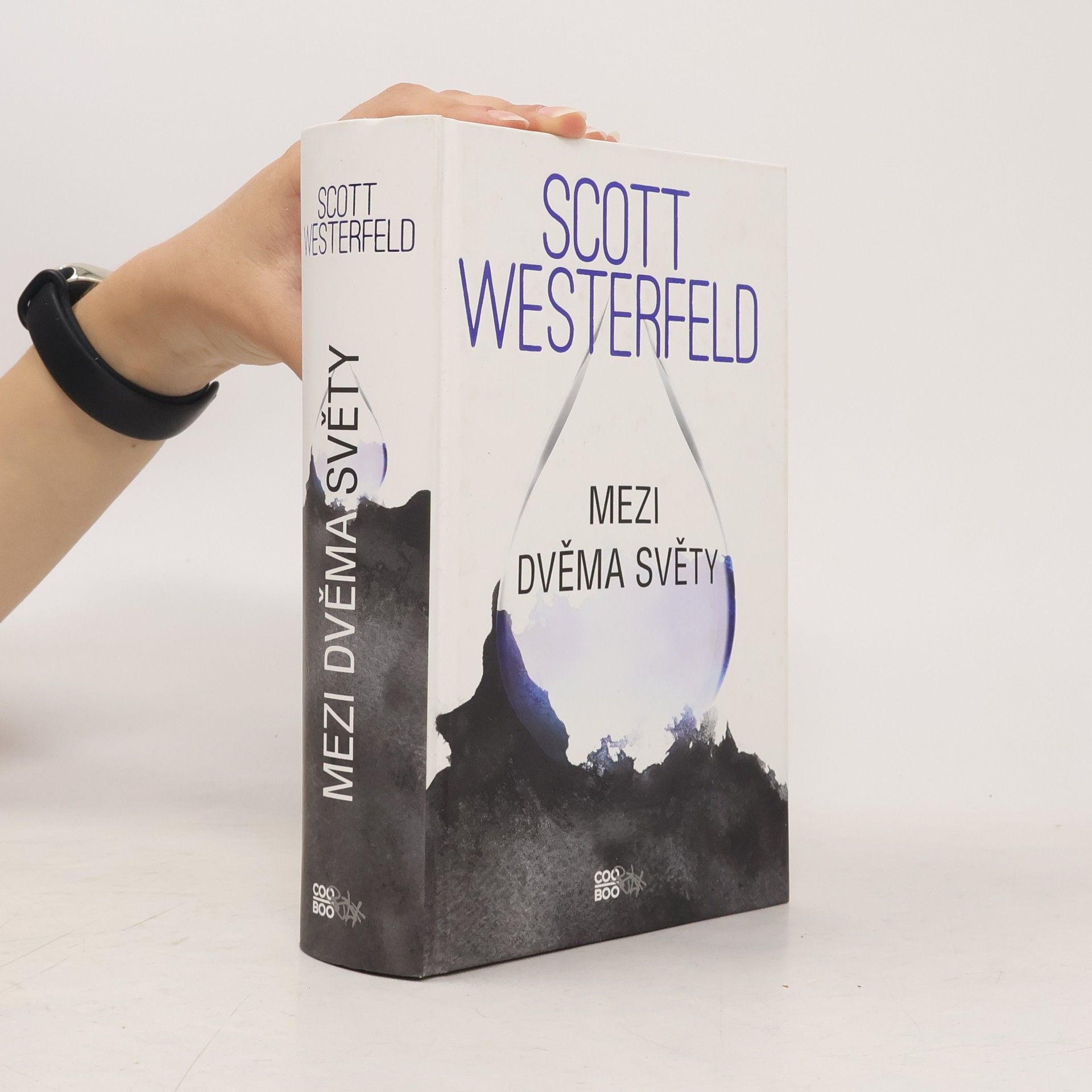 Scott Westerfeld Mezi dvěma světy