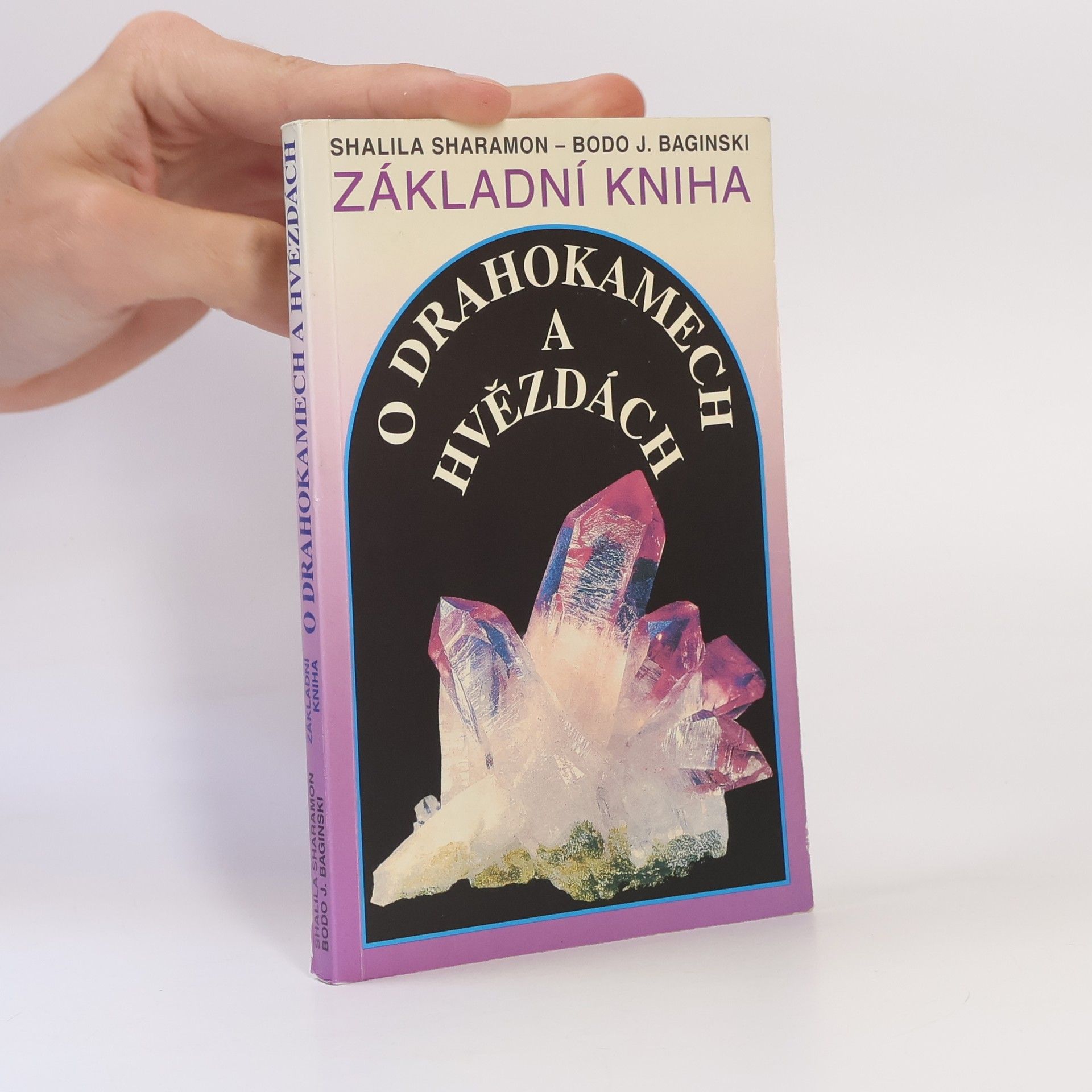 Shalila Sharamon Základní kniha o drahokamech a hvězdách. Tajemné síly drahých kamenů a jejich vztah k dvanácti znamením zvěrokruhu