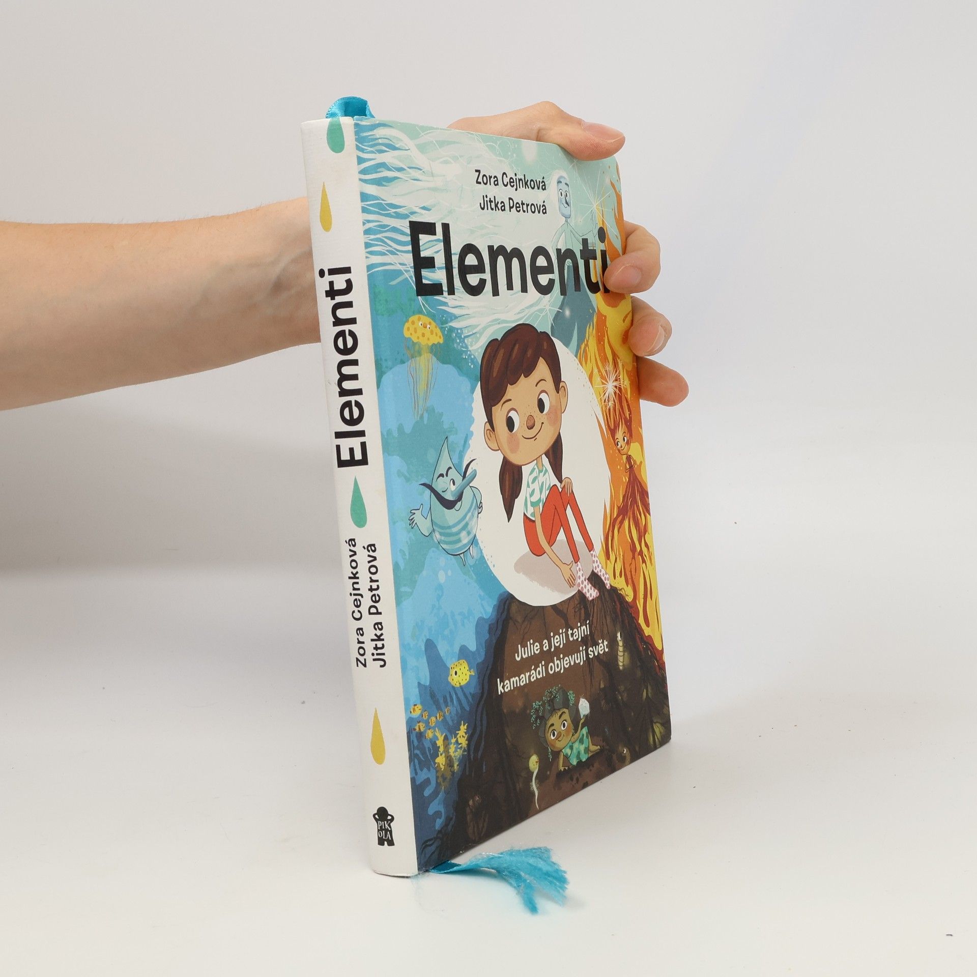 Elementi. Julie a její tajní kamarádi objevují svět
