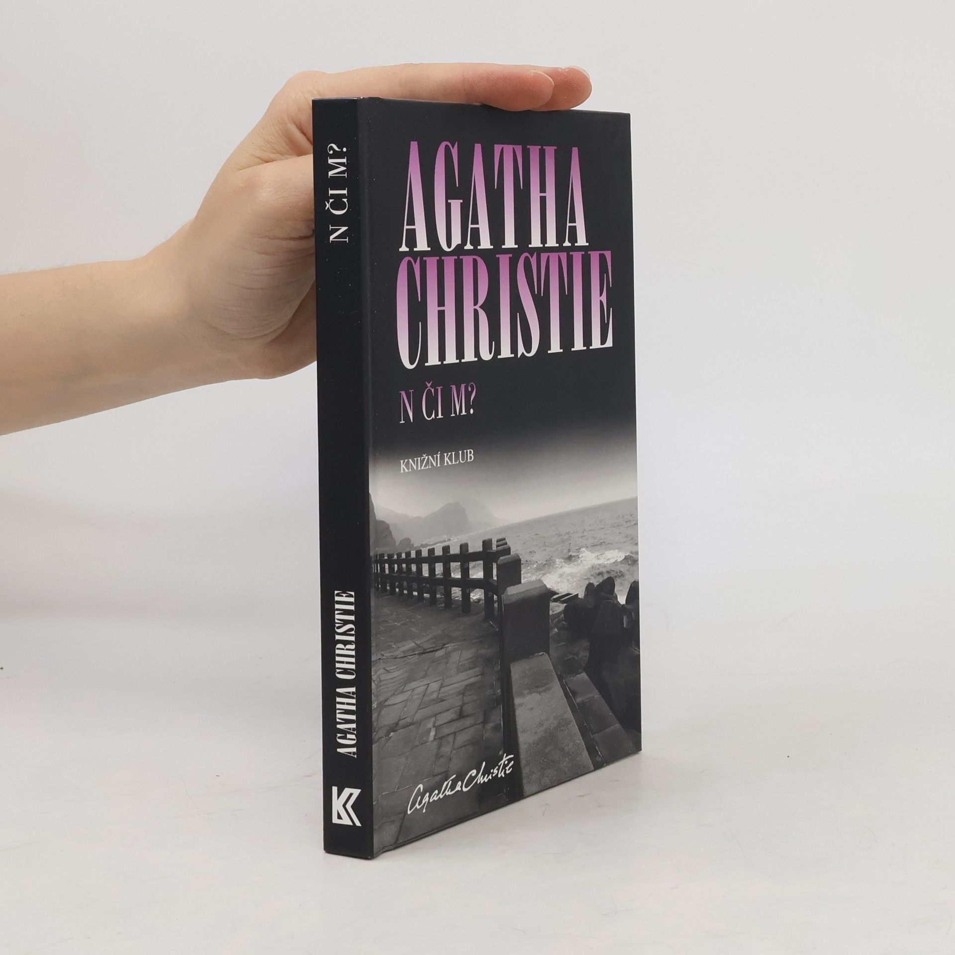 Agatha Christie N či M?