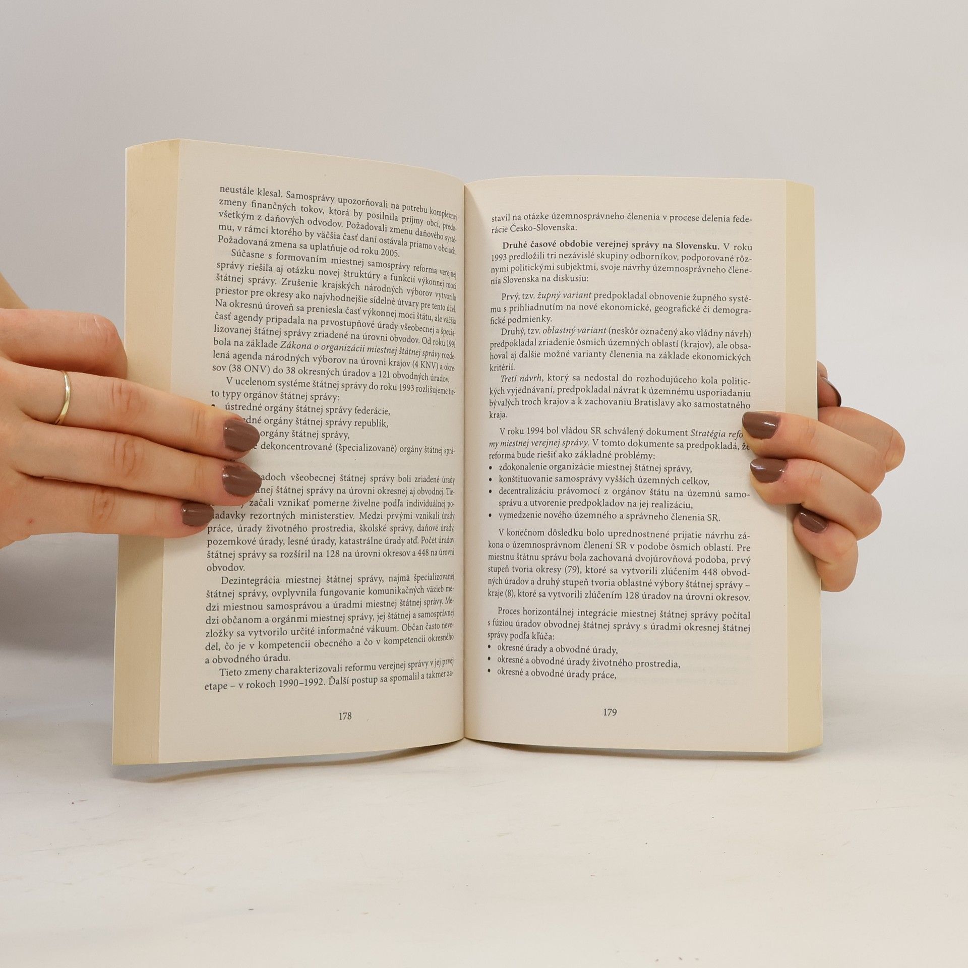 Autores varios Politológia
