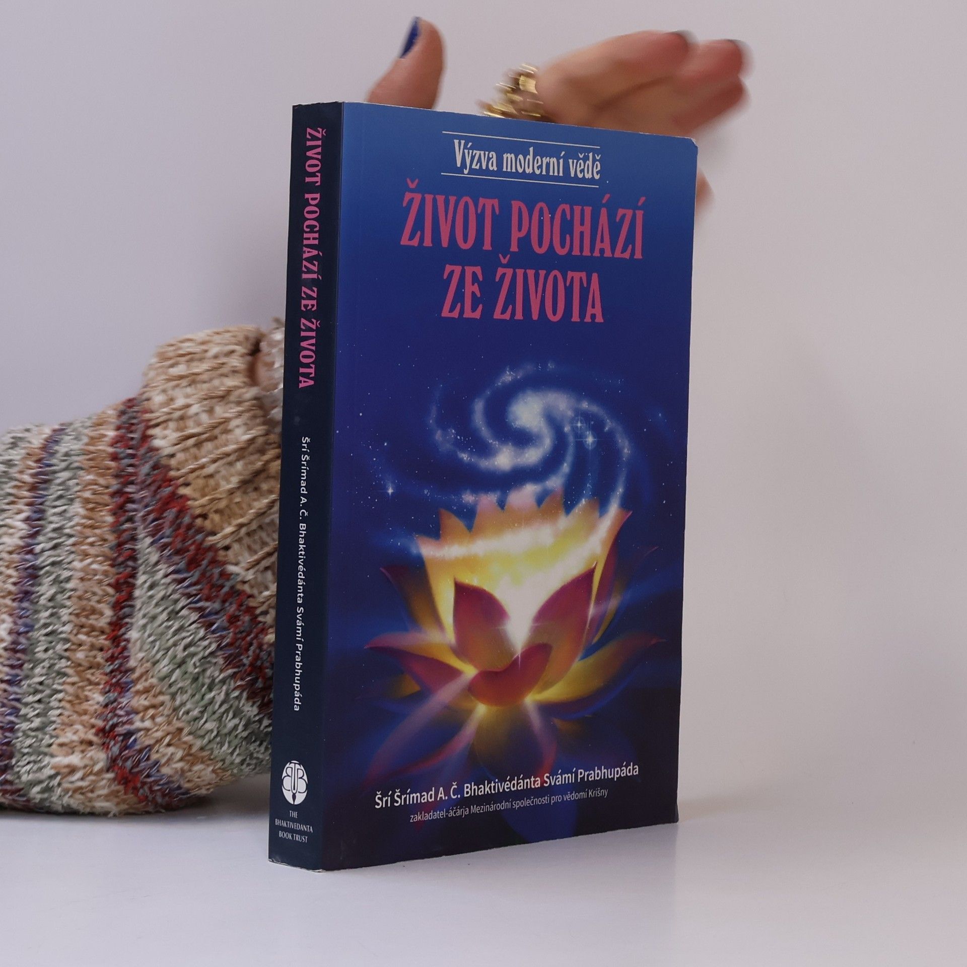 A. C. Bhaktivédánta Svámí Prabhupáda Život pochází ze života