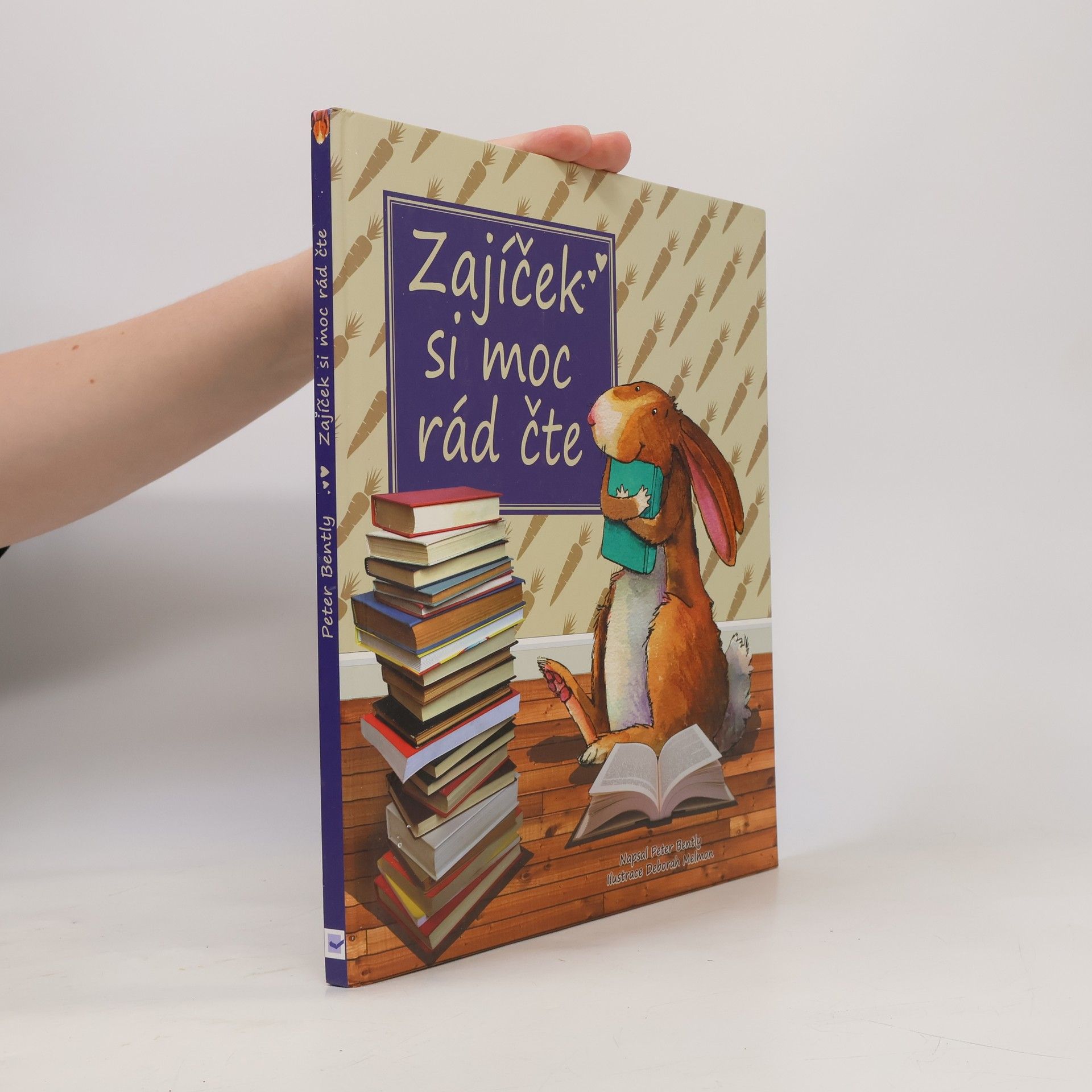 Peter Bently Zajíček si moc rád čte
