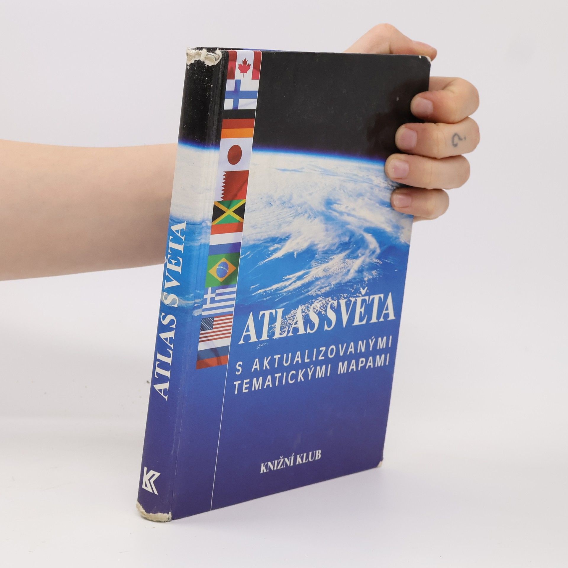 Atlas světa s aktualizovanými tematickými mapami