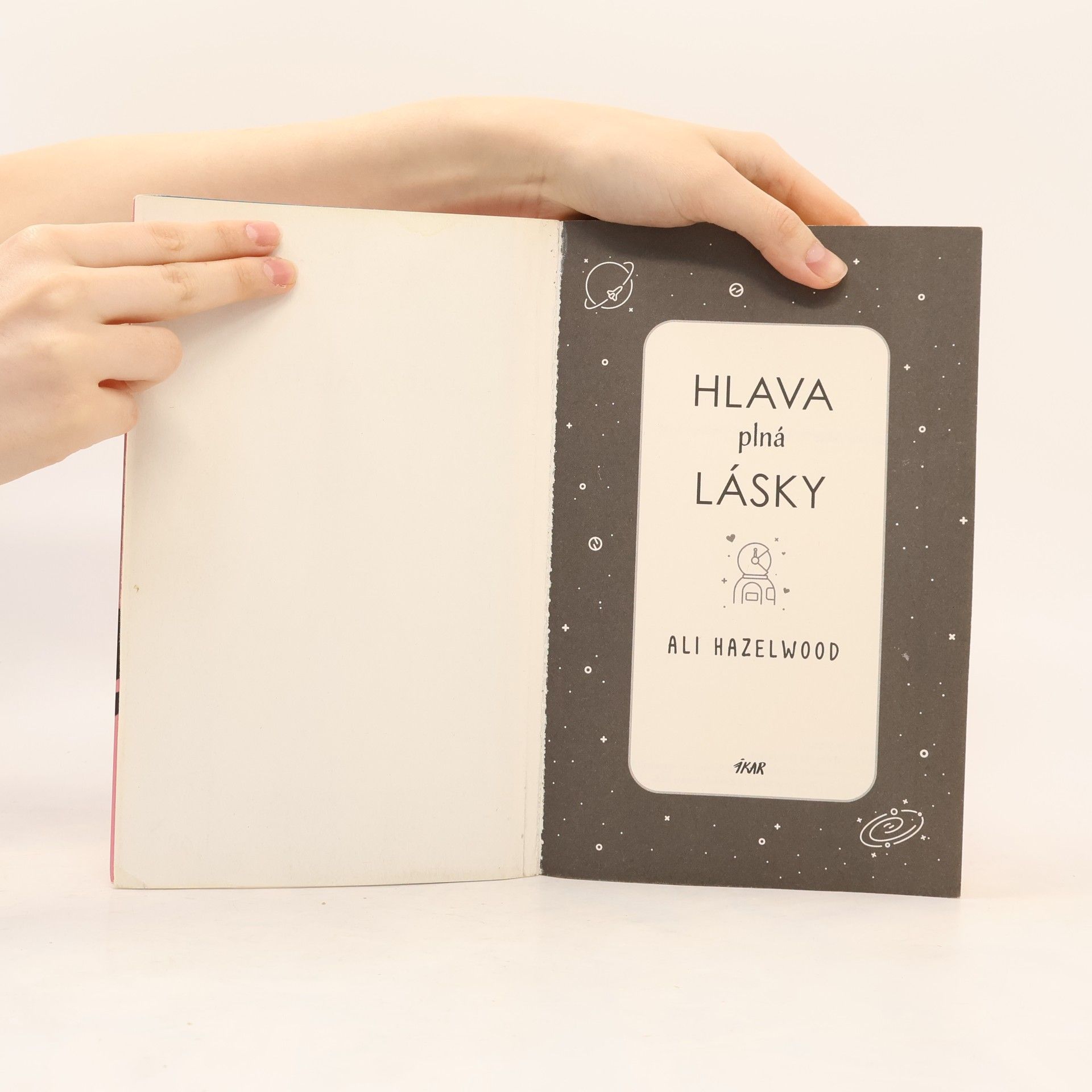 Ali Hazelwood Hlava plná lásky