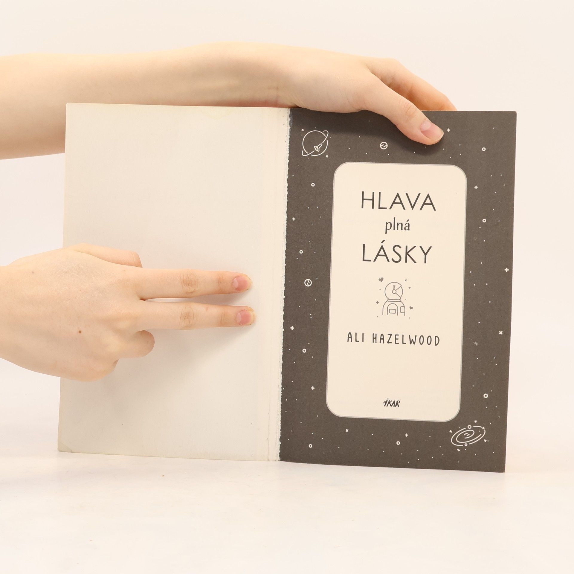 Ali Hazelwood Hlava plná lásky