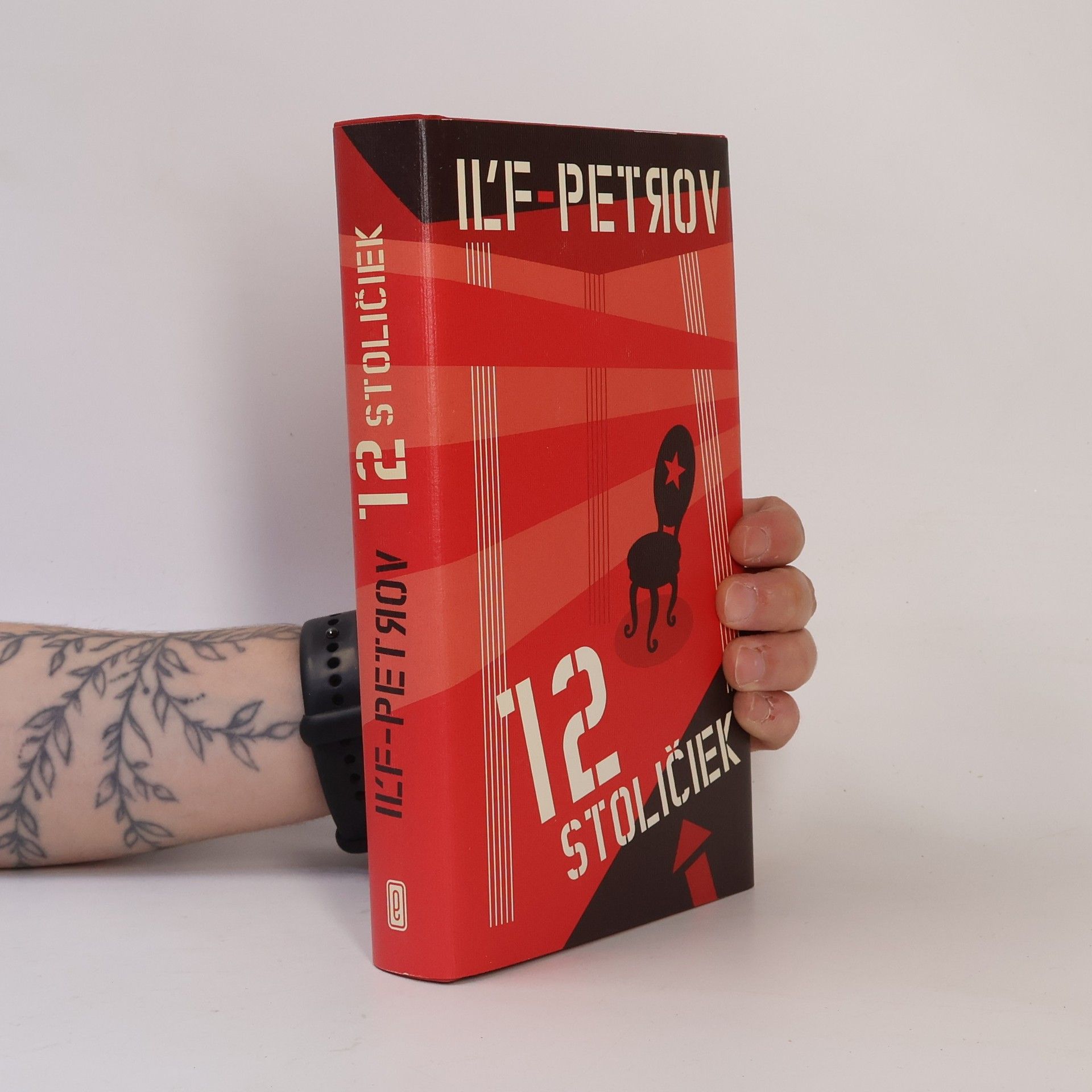 Jevgenij Petrovič Petrov 12 stoličiek
