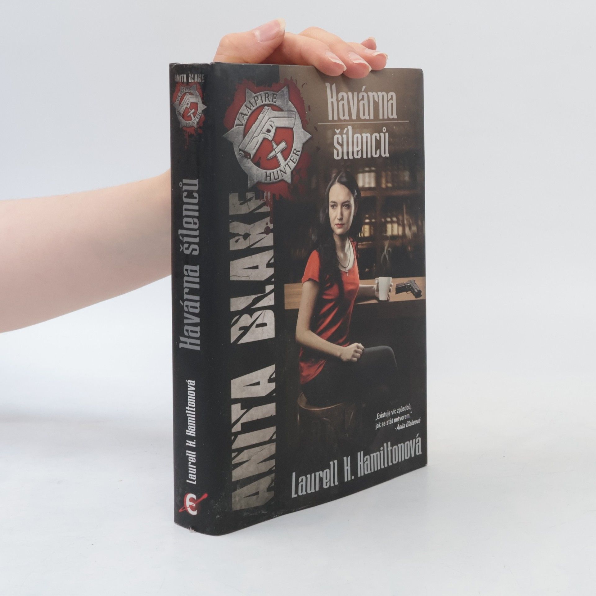 Laurell Kaye Hamilton Kavárna šílenců