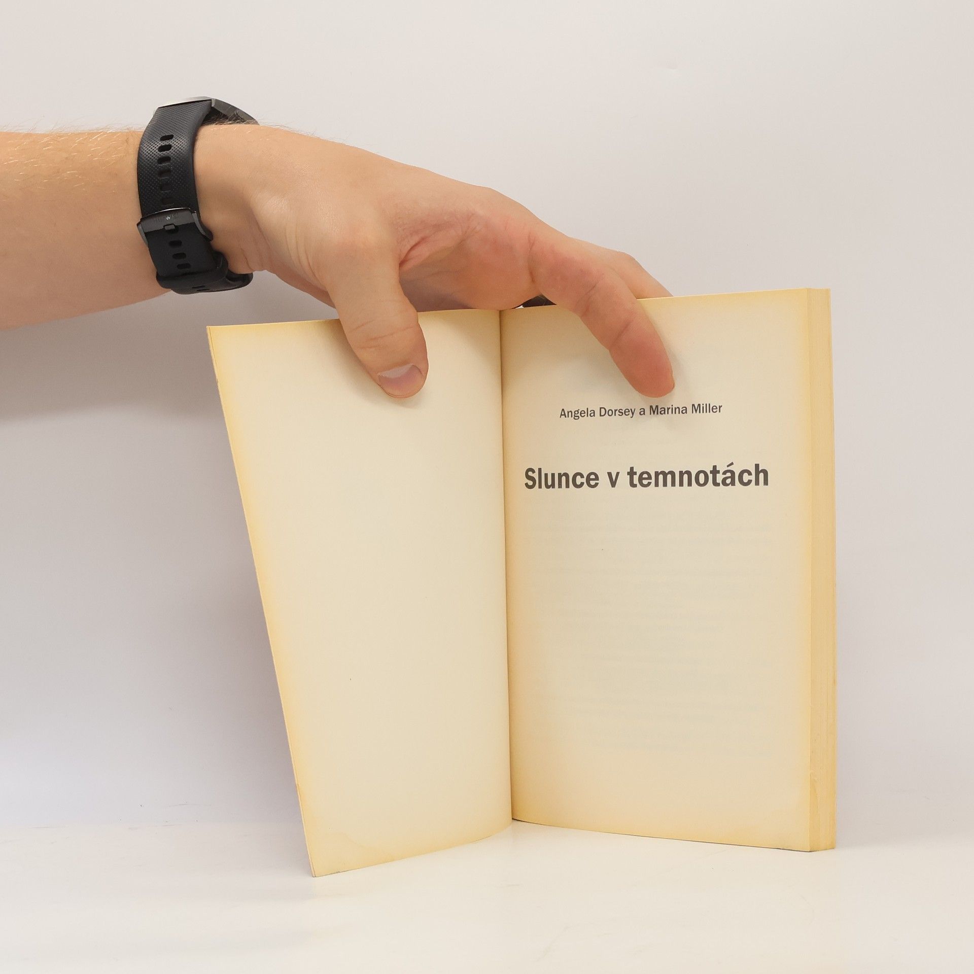 Angela Dorsey Slunce v temnotách