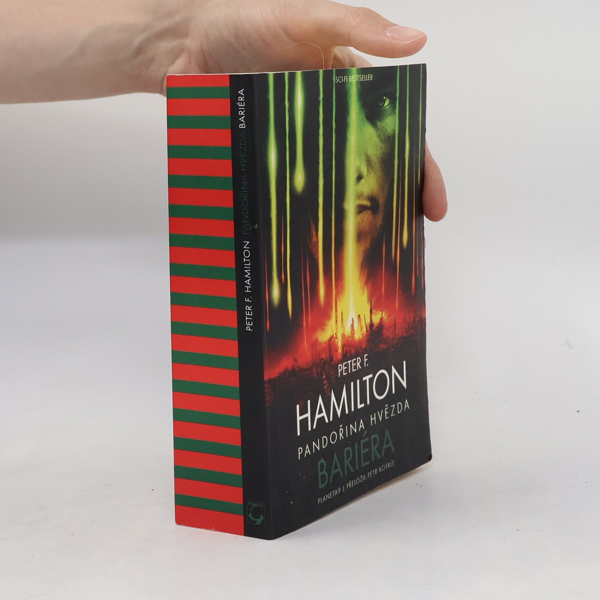 Peter F. Hamilton Sága Společenství 1. Pandořina hvězda - Bariéra