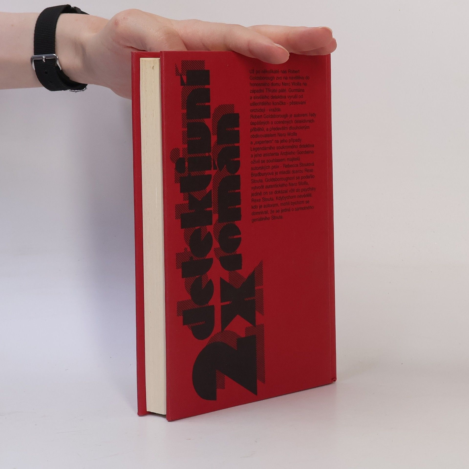 Robert Goldsborough Stříbrná věž. Zakrvácený břečťan