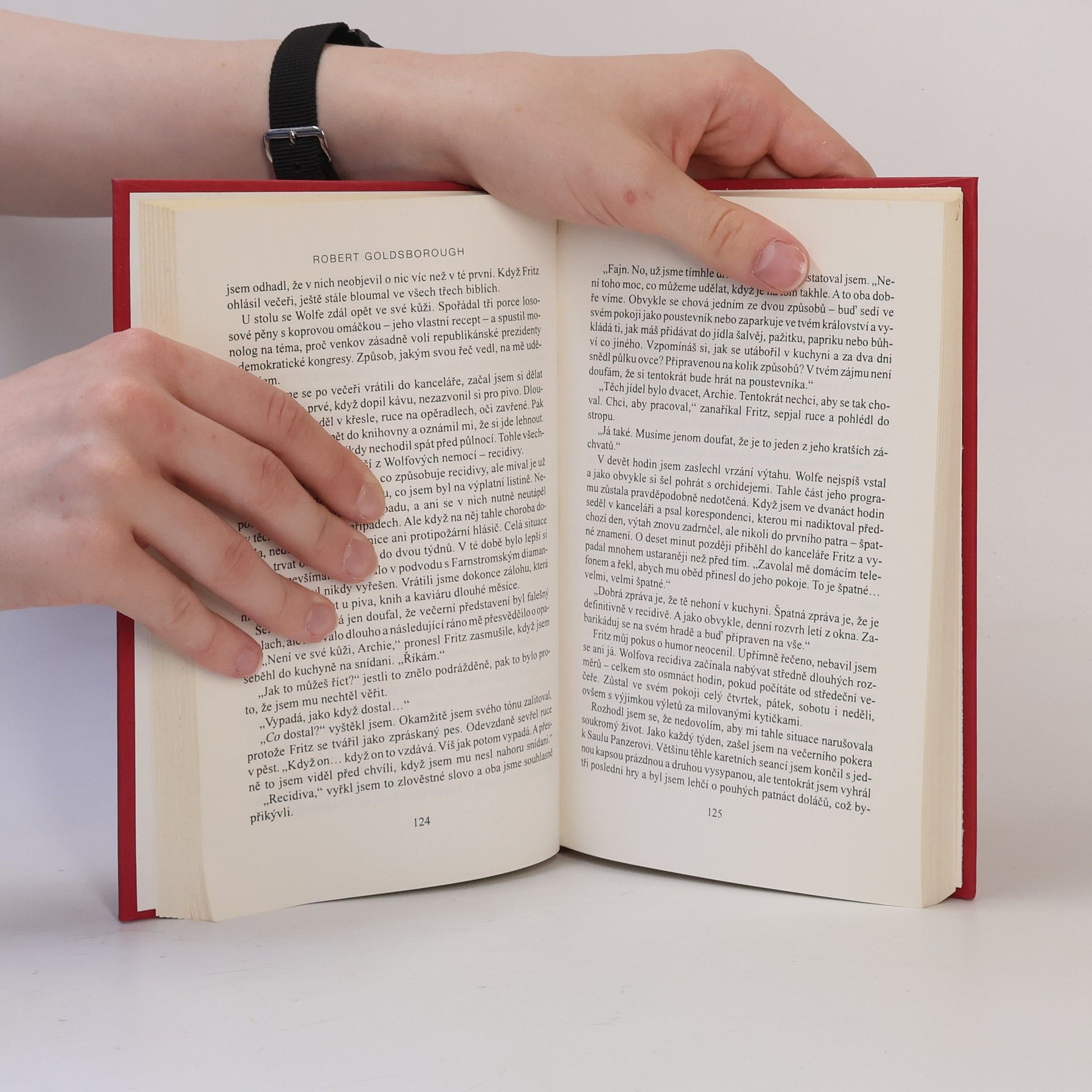 Robert Goldsborough Stříbrná věž. Zakrvácený břečťan