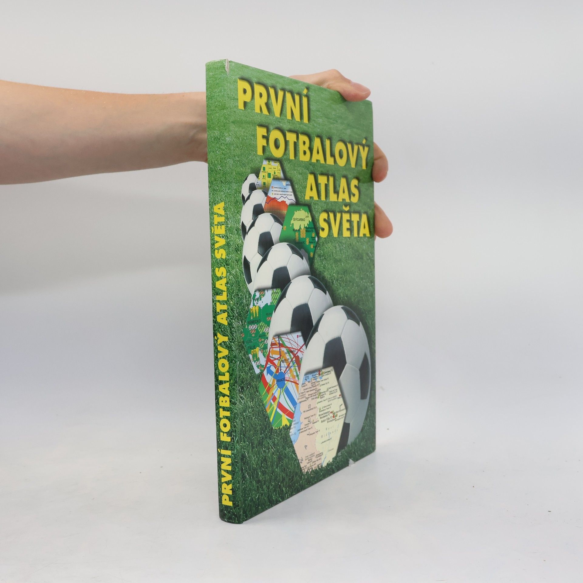 Autores varios První fotbalový atlas světa