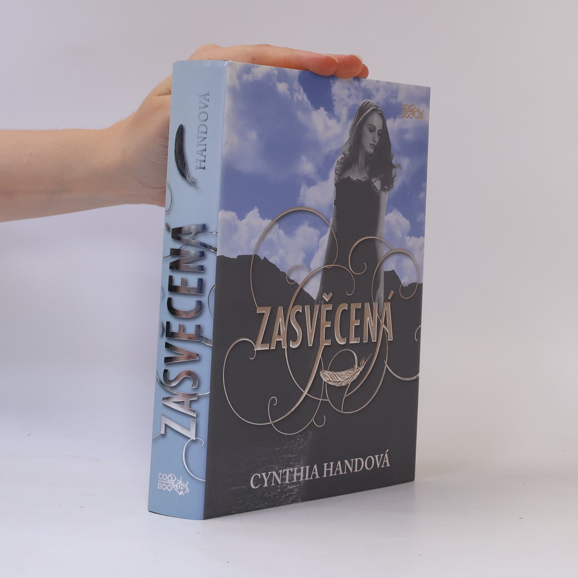 Cynthia Hand Zasvěcená. Druhý díl