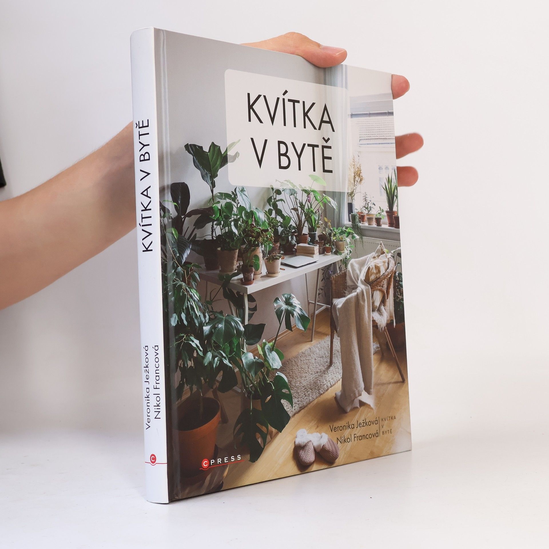 Nikol Francová Kvítka v bytě